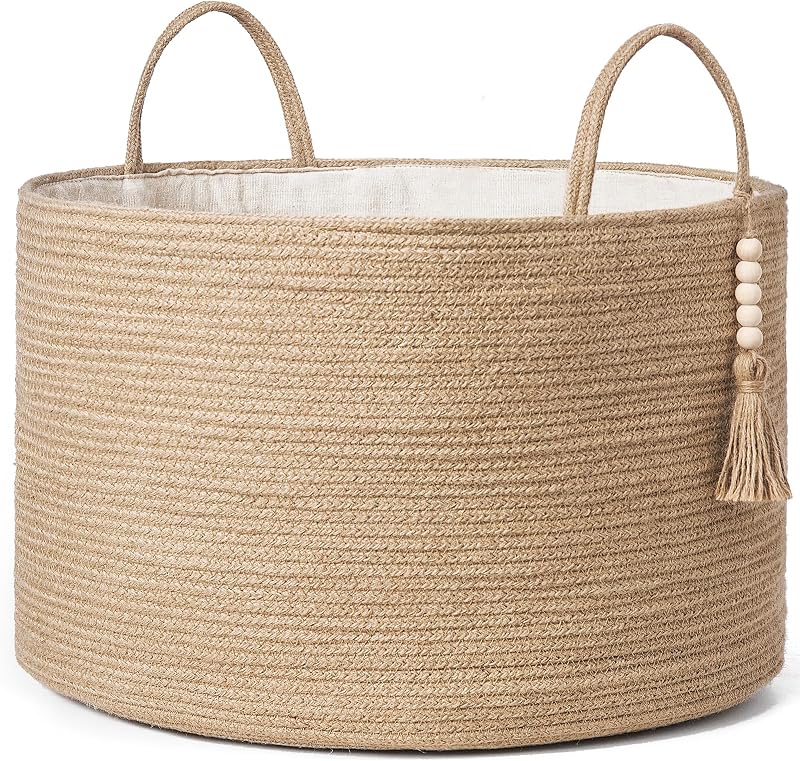 Cesta de almacenamiento tejida Mkono para manta, organizador de plantas de juguetes, 22 pulgadas de ancho x 13,8 pulgadas de largo | Marrón, yute, cesta decorativa con asa, borla de cuentas de madera, papelera para guardar ropa, toalla, sala de estar, dormitorio, guardería