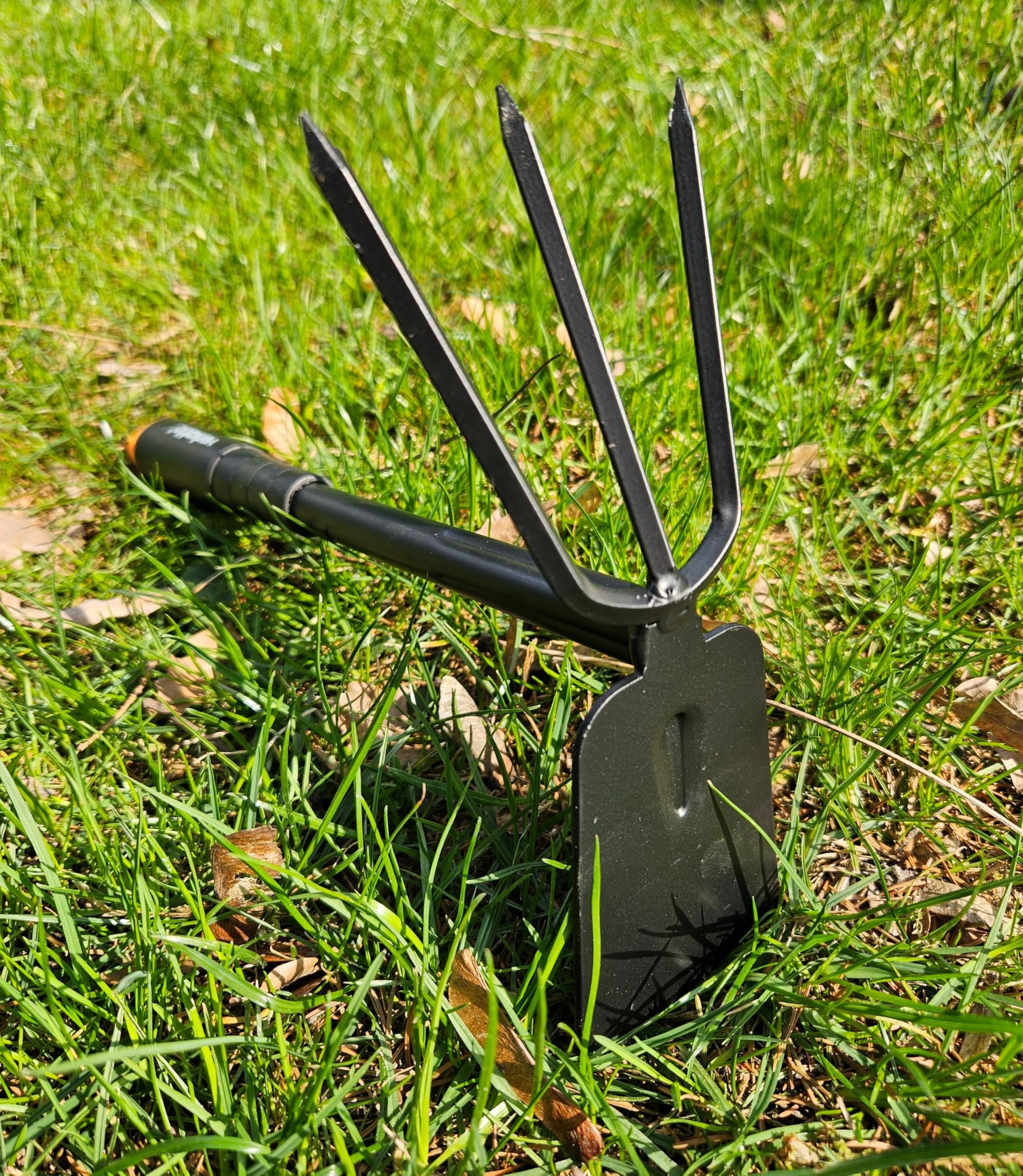 Mivos Azada doble de jardín Tridente para deshuesar y desherbar el suelo - Doble azada con 3 dientes - Azada de dos cabezas de metal para trasplante - Ancho 7 cm