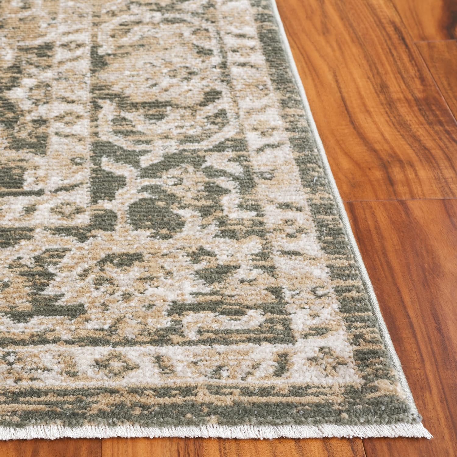 SAFAVIEH 6x9 Area Rug - Hazel Collection - Green & Beige, Non-Shedding & Easy to Clean, Ideal for Living Room, Bedroom, Dining Space (HZL514Y)