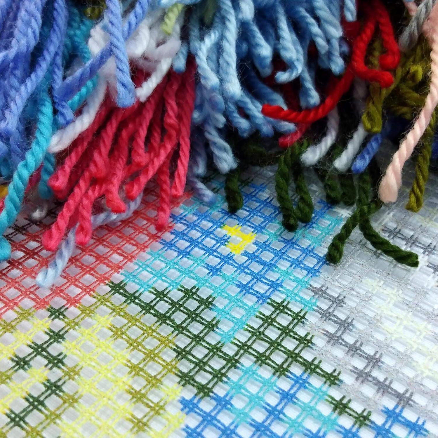 Brvsk Birds Stamped Cross-Stitch Kit for Adults and Beginners — Doves 16″ × 16″ with Clear, Precise Printed Design on Cotton Canvas; Includes 2 Needles, Yarn, and Easy-Read Chart