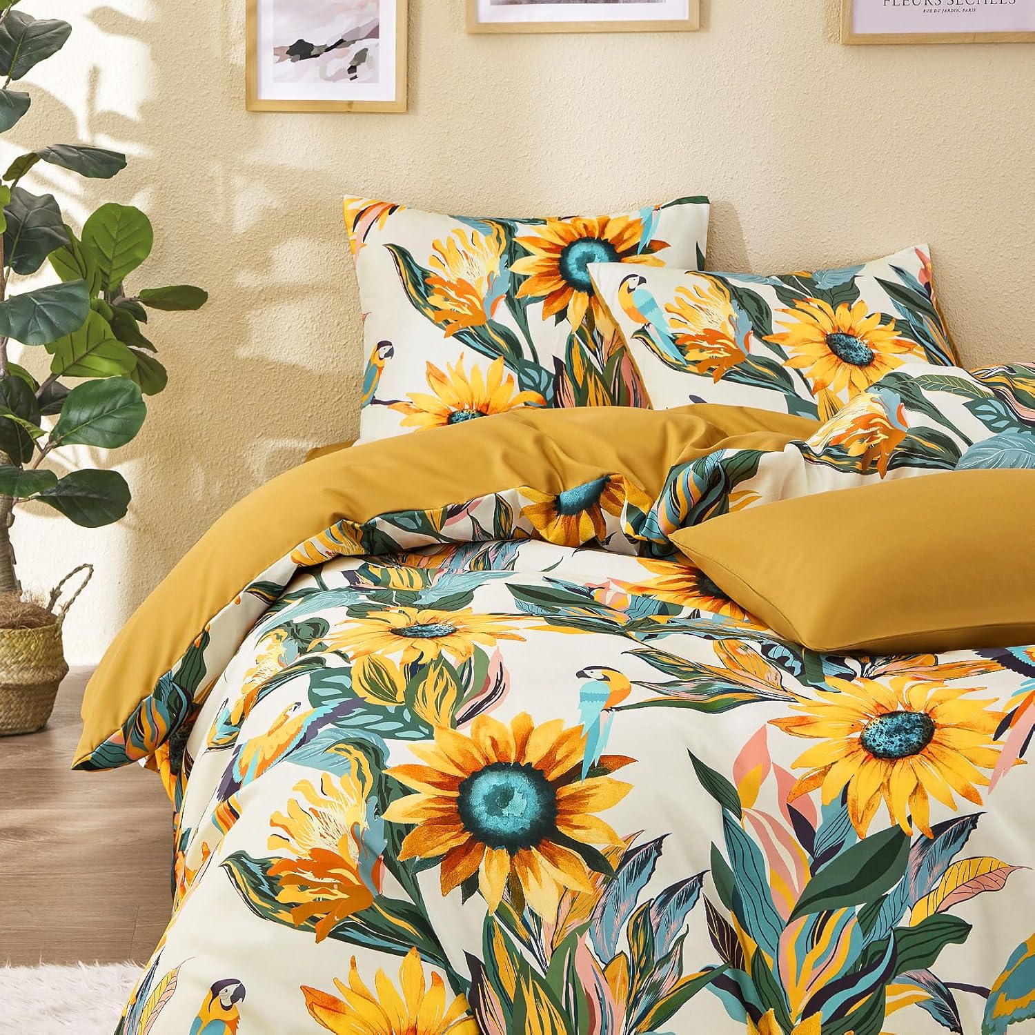 Wake In Cloud - Boho Comforter Set, Floral Farmhouse Bohemian Chic Style with Colorful Sunflowers and Birds Pattern, Soft Lightweight Bedding, 3 Pieces, Amber Beige, Queen Size