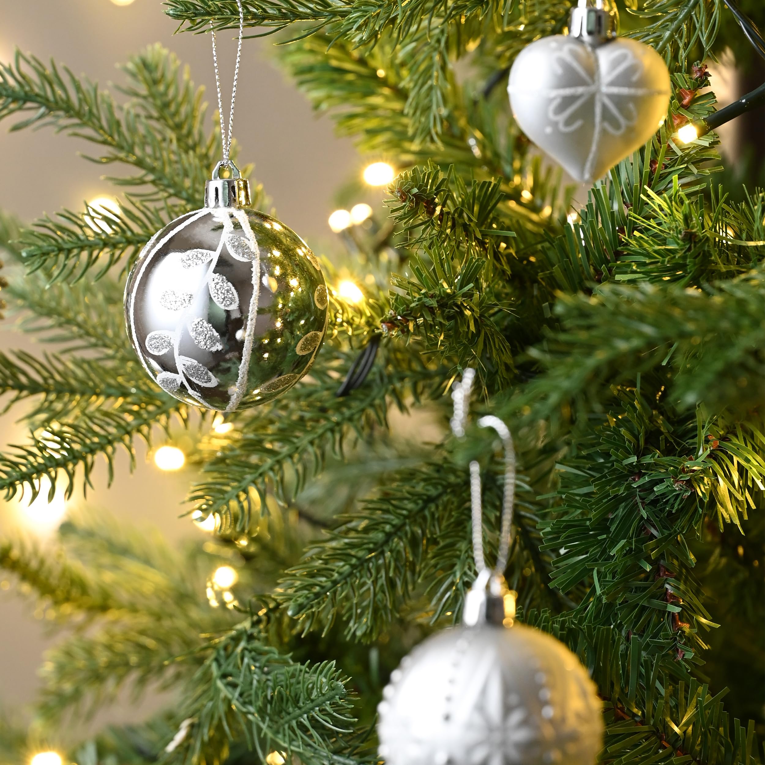 Victor's Workshop 70Pcs Bolas de Navidad Set, Adornos de Navidad para Arbol, Decoración de Bolas Navideños Inastillable Plástico de Plata y Blanco, Regalos de Colgantes de Navidad (Invierno Congelada)