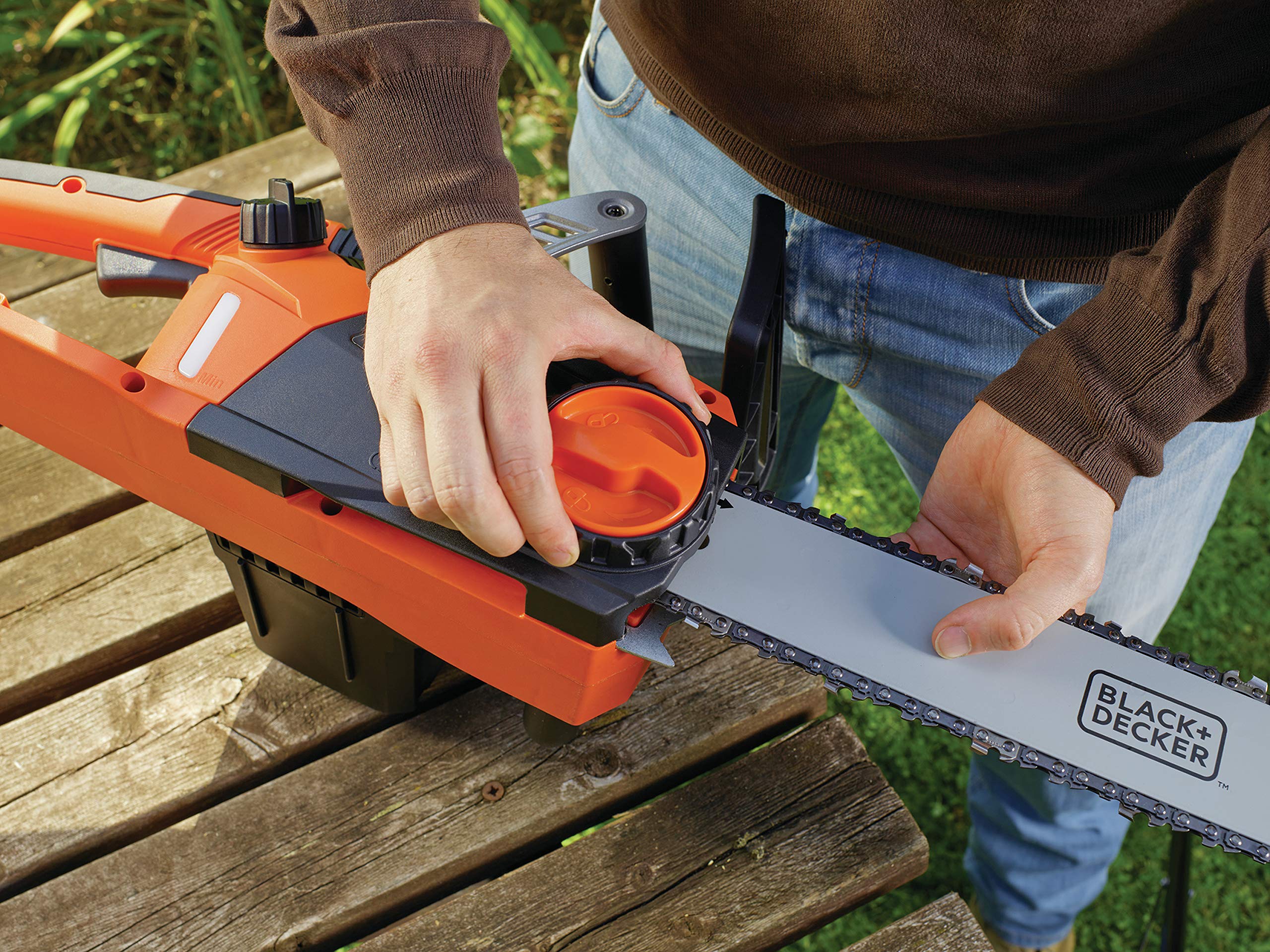 BLACK+DECKER CS2245-QS - Motosierra eléctrica 2200W, Espada 45 cm, Velocidad 12.5 m/s, Depósito de 150 ml, Interruptor de doble control, Tensor de cadena sin herramientas