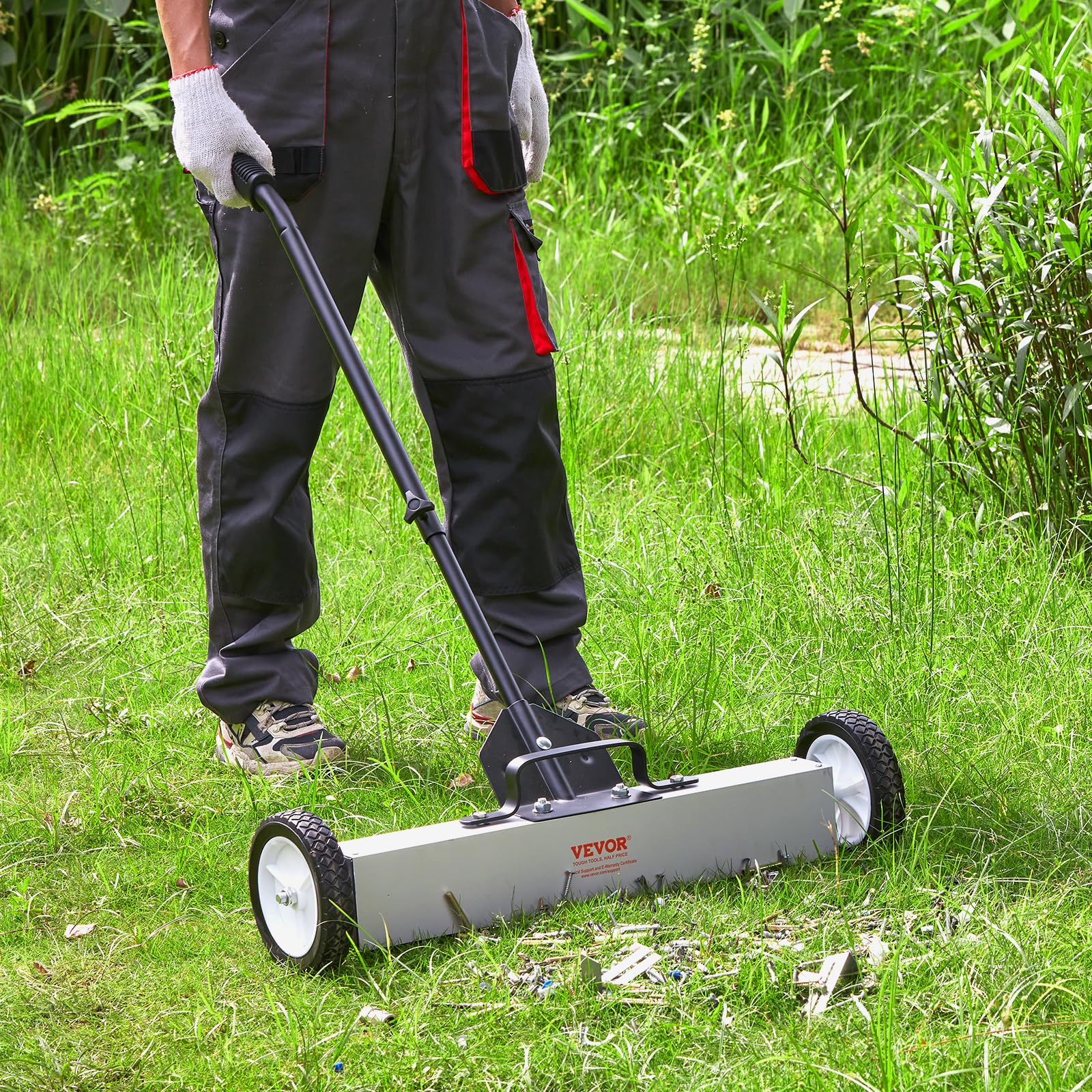 VEVOR Magnetkehrmaschine Magnetbesen, 61 cm / 8 cm magnetische Kehrmaschine, mit ausziehbarem magnetischem Aufnahmewerkzeug, 22,6 kg / 15,9 kg Tragfähigkeit, Kehrmaschine für Werkstatt, Garage, Hof