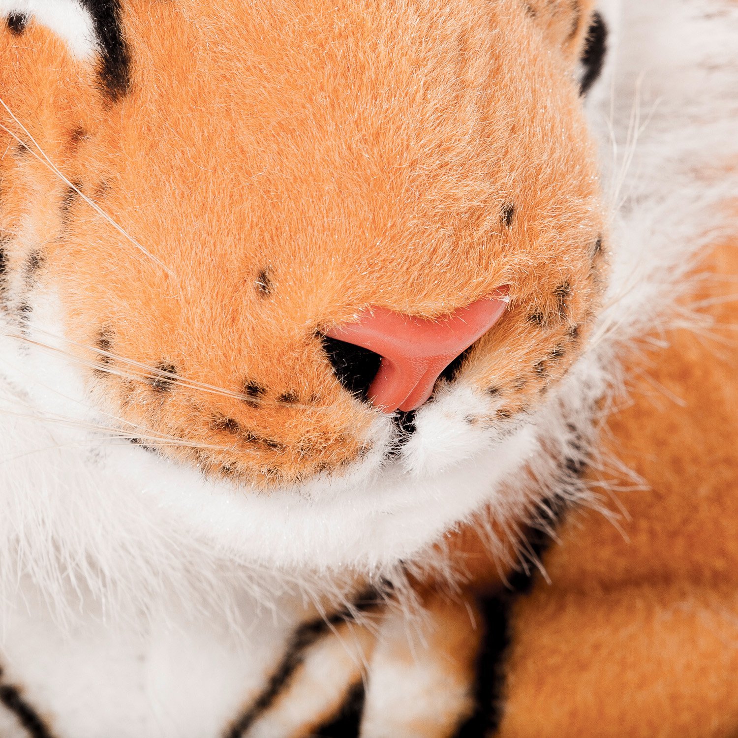 BRUBAKER Tiger Kuscheltier – 30 Cm Plüschtier, Liegend, Weich, Braun, Für Kinder Ab 1 Jahr