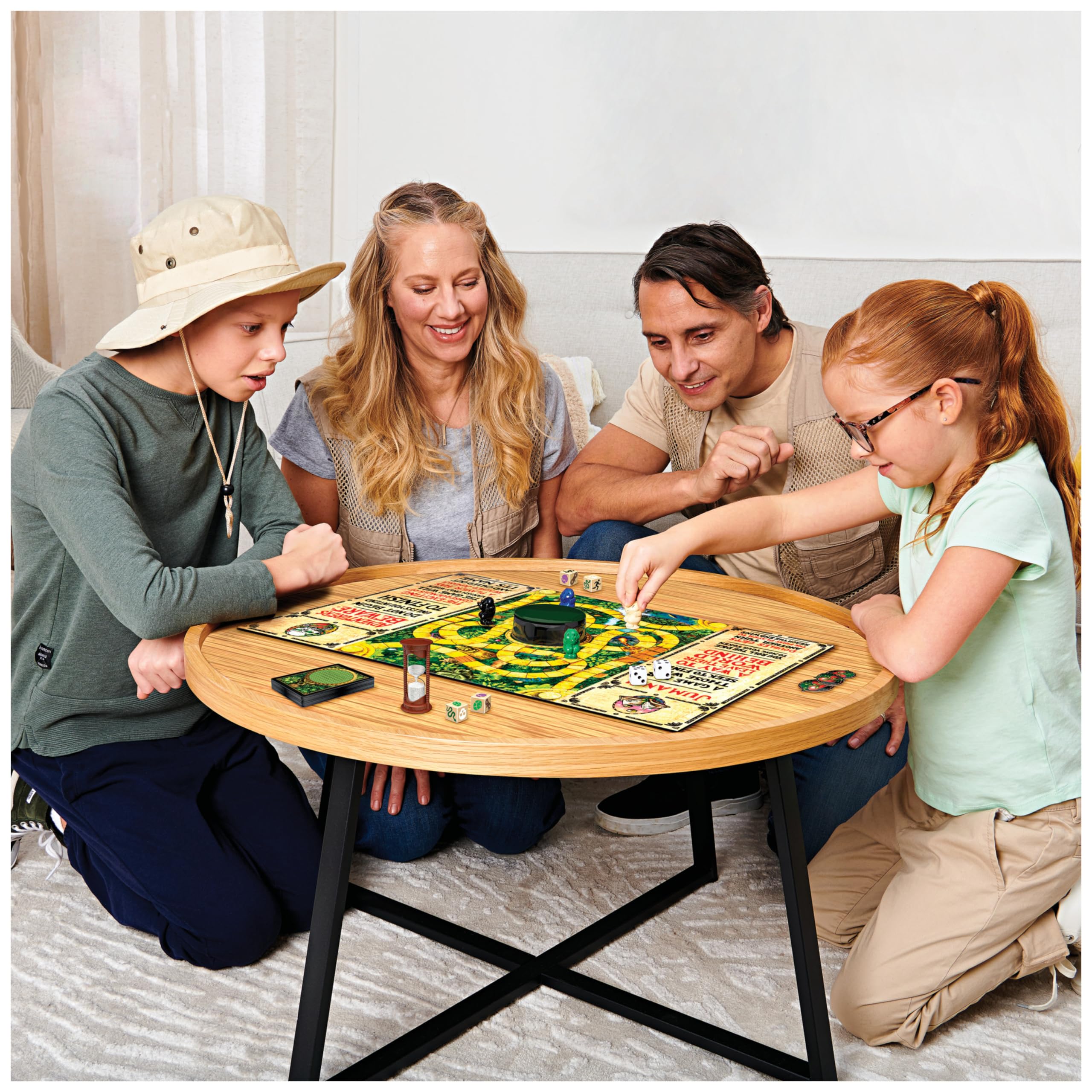 Spin Master Games - Jeu Jumanji avec Plateau Bois Retro - Jeu de Société Famille avec Nombreux Défis - Ambiance du Film Jumanji - Version Française - Jouet Enfant 8 Ans Et +