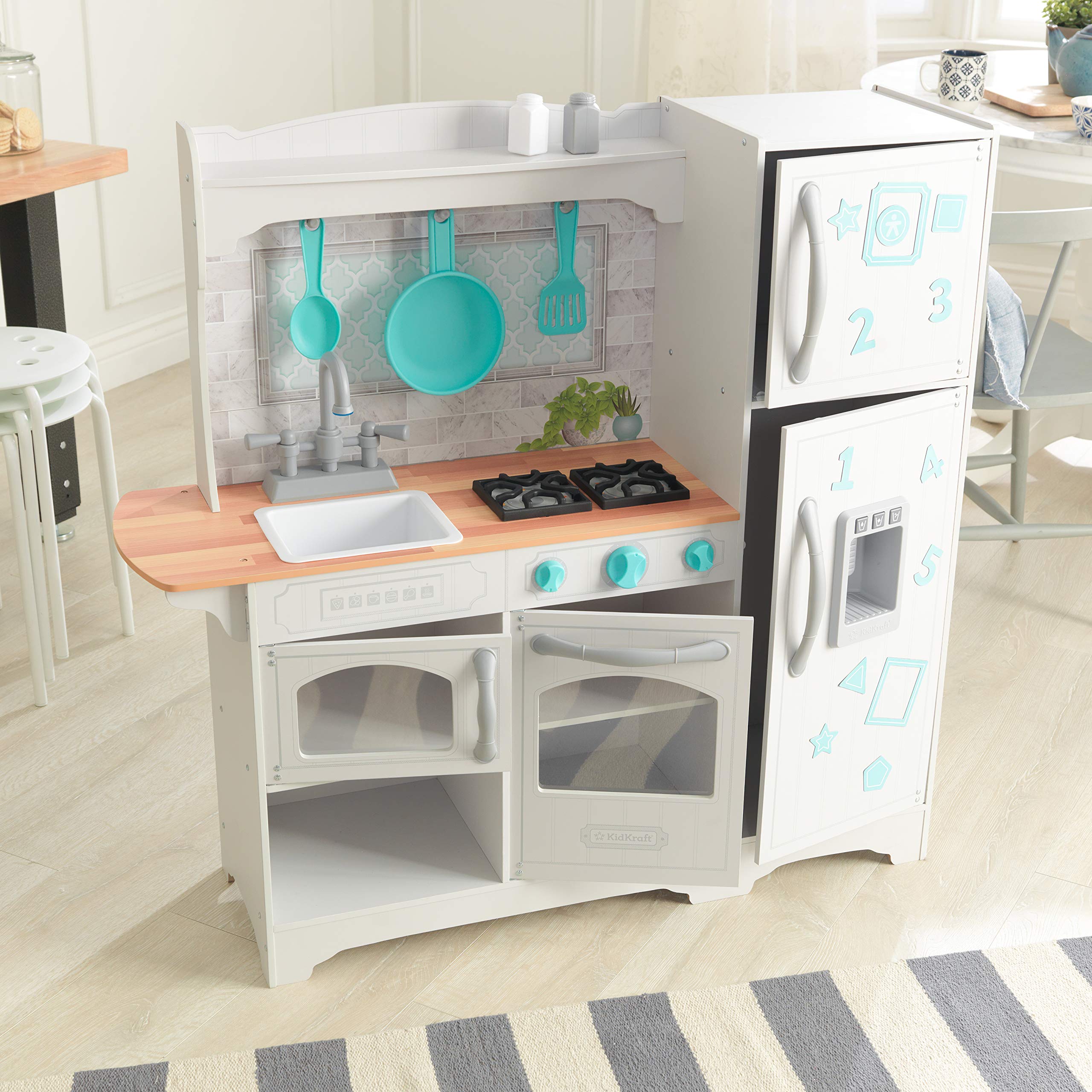 KidKraft Countryside Kinderküche aus Holz mit Zubehör und Kühlschrank mit Magneten, Spielküche mit Pfanne und Spatel, Spielzeug ab 3 Jahre, 53424 [Exklusiv bei Amazon]