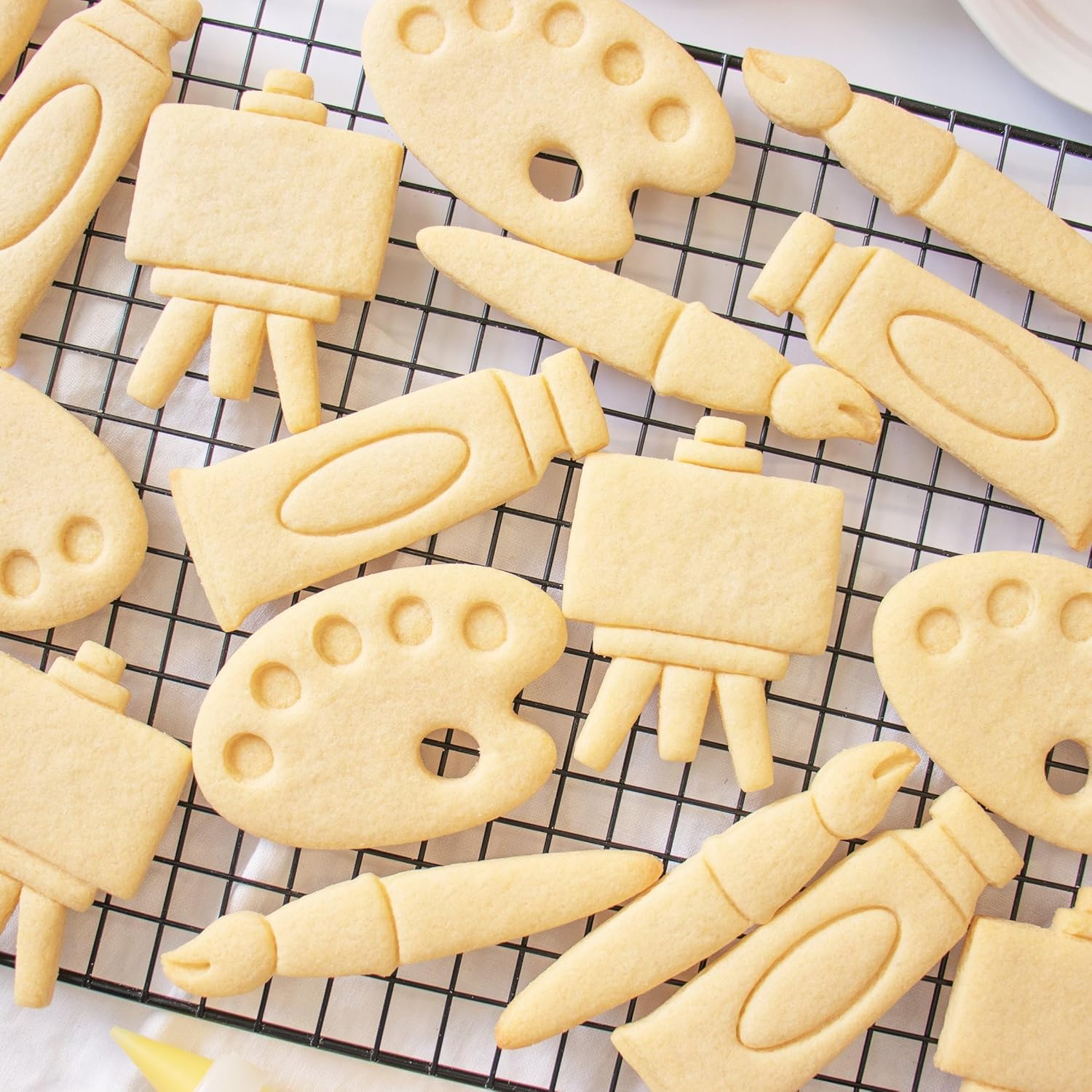 Set of 4 Painting themed cookie cutters (Designs: Paintbrush, Palette, Easel Stand, and Paint Tube), 4 pieces - Bakerlogy