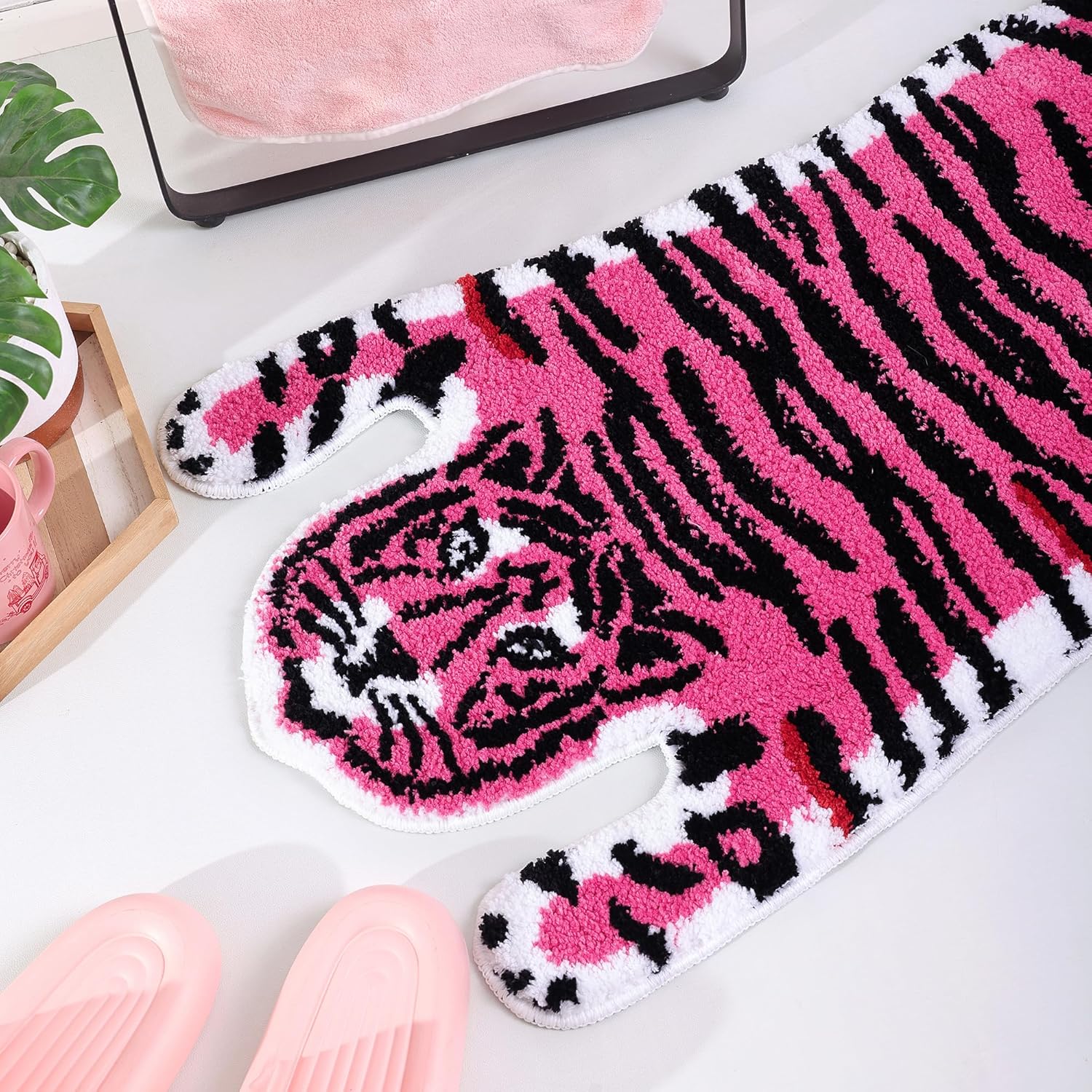 FROZZUR Tiger Bath Mat, Pink Bathroom Rugs for Bedroom and Living Room Cute Animal Print Rug Non-Slip Soft Microfiber Shower Mats for Kids Absorbent Cartoon Carpet 41x20 Inch