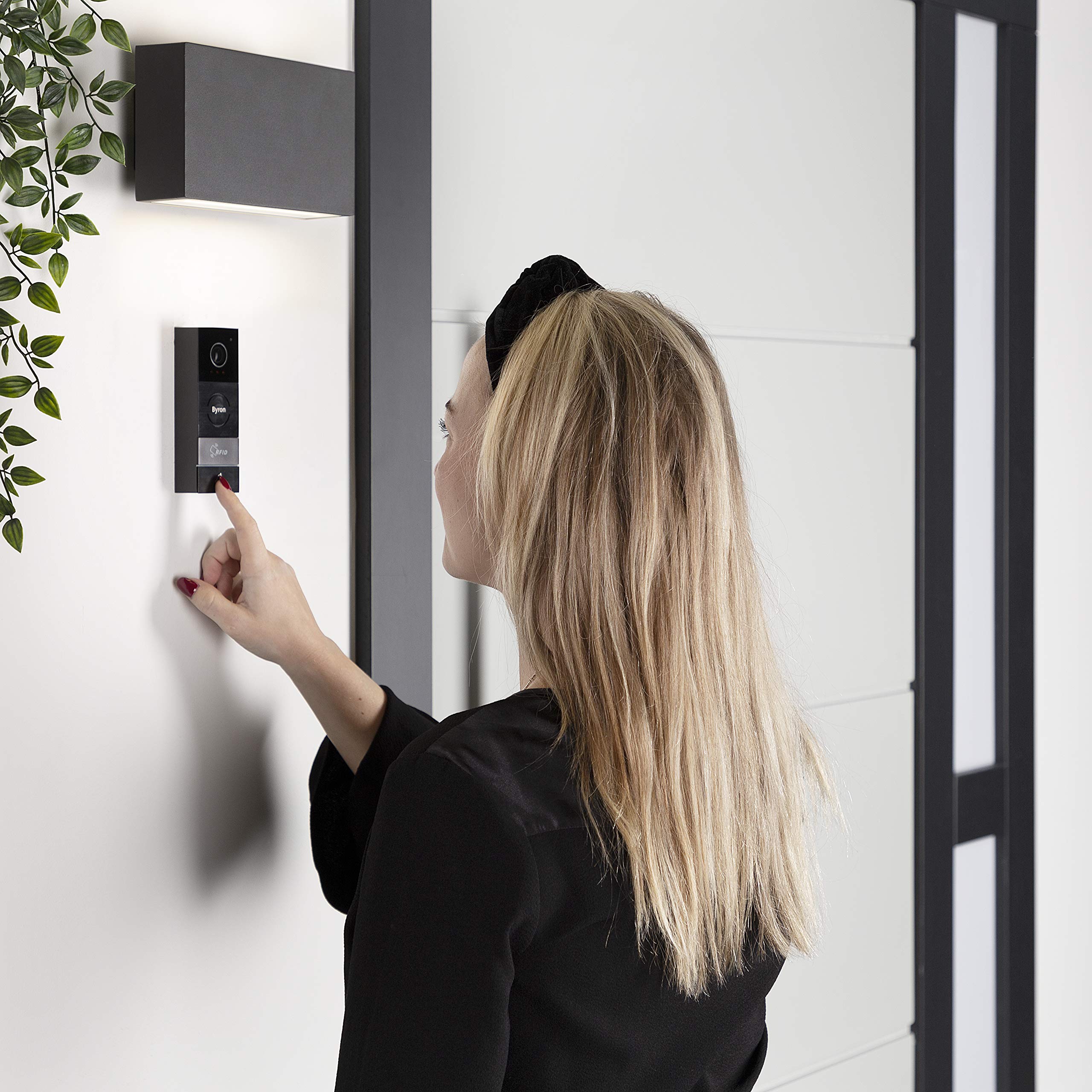 Byron DIC-23312 WiFi Video Türgegensprechanlage mit 7" Touchscreen-Display, RFID Tags & Aufzeichnungsfunktion |