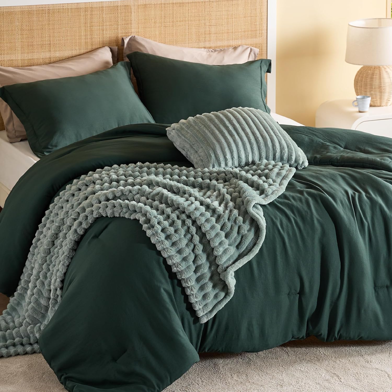 Bedsure Queen Comforter Set 5 Pieces - Bed in a Bag with Fleece Throw Blanket and Decorative Pillow, Lightweight Bedding Comforter Sets, All Season Bedding, Emerald Green