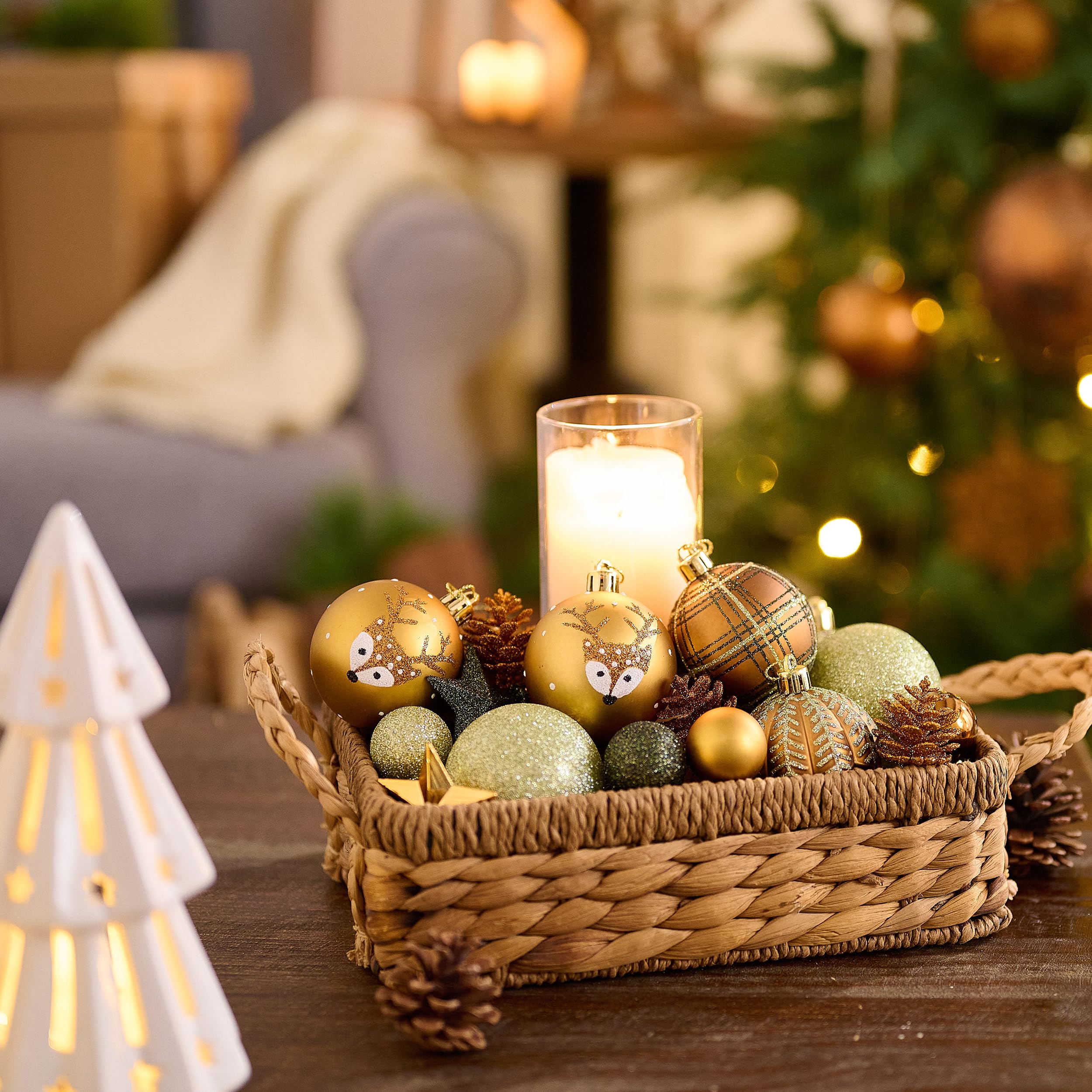 Valery Madelyn Lot de 60 boules de Noël - Décoration de Noël - En plastique - Bronze - Vert - Avec crochet de suspension - Thème forêt (M)