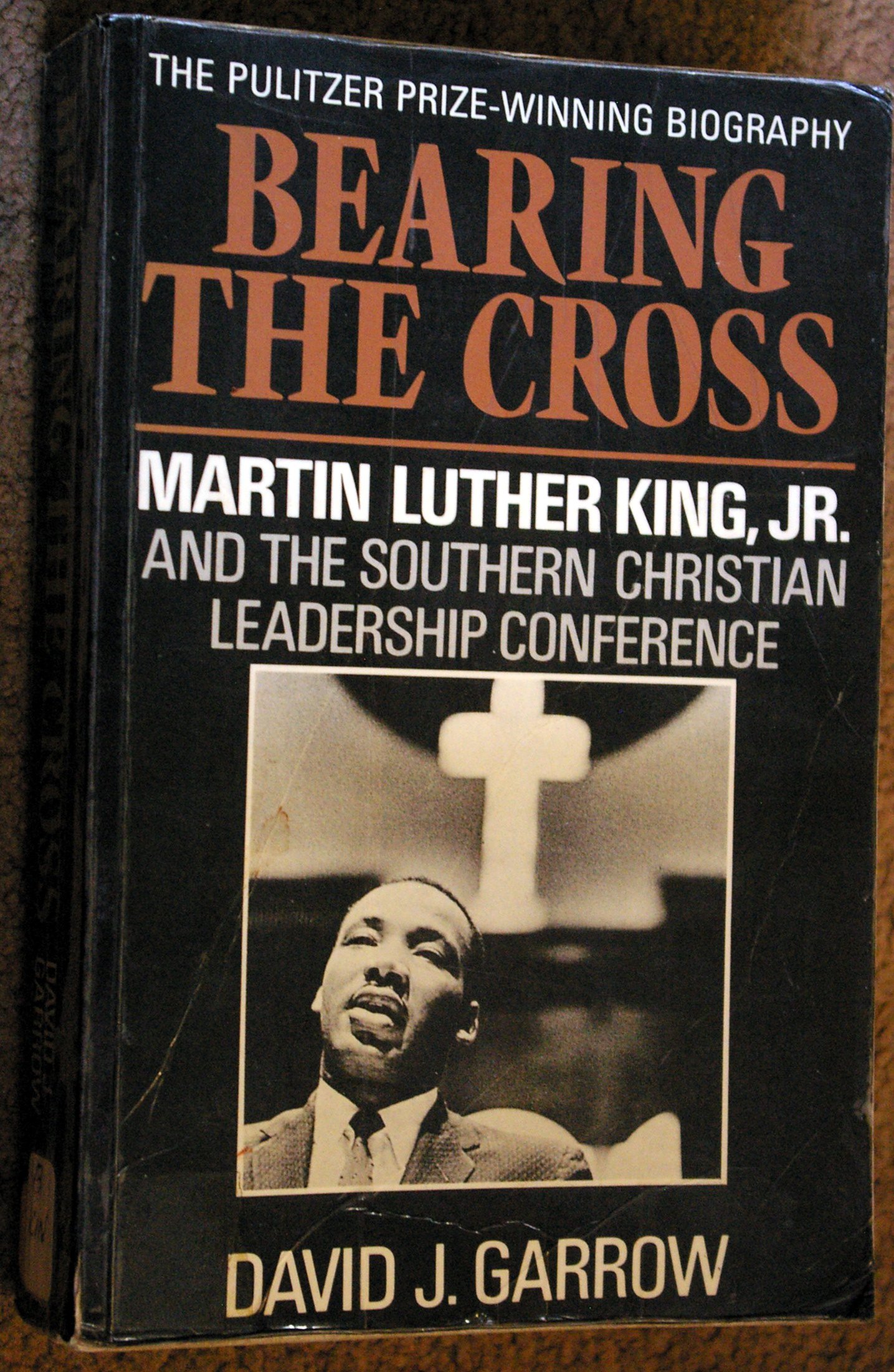 Buy Bearing the Cross: Martin Luther King, Jr., and the Southern Christian Leadership Conference — BookShops.in