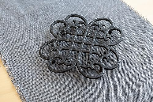 Miniatura 3 de GASARÉ, Cast Iron Trivet for Hot Dishes, Pots, and Pans, Metal Trivet, Classic Design, Rubber Feet Caps, Ring Hanger, 9 x 9 Inches, Brown, 1 Unit