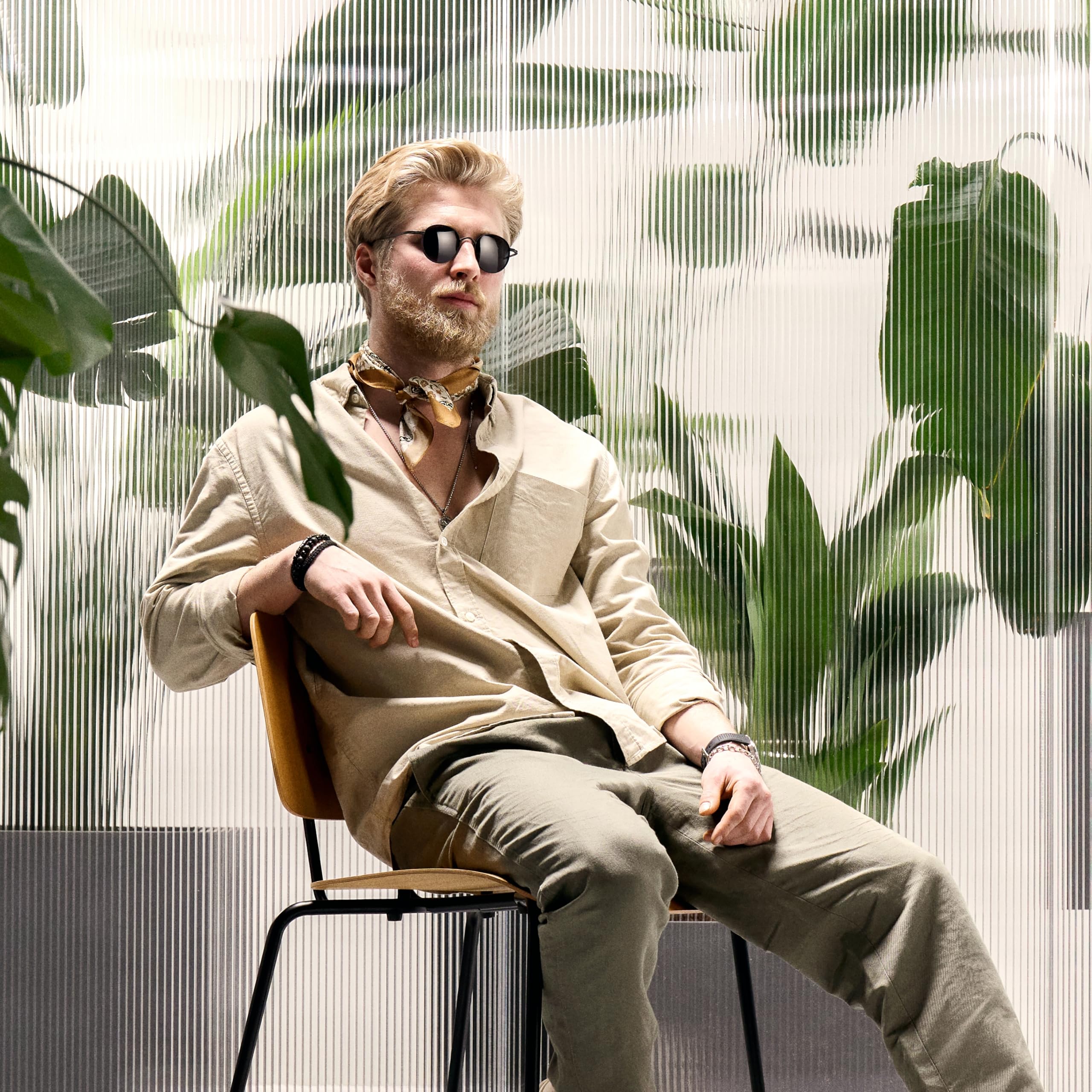 Arkai by Trendhim Polarisierte Runde Sonnenbrille | Schwarzer Titanrahmen | UV400 Schutz | Verspiegelte Gläser | Dänisches Design