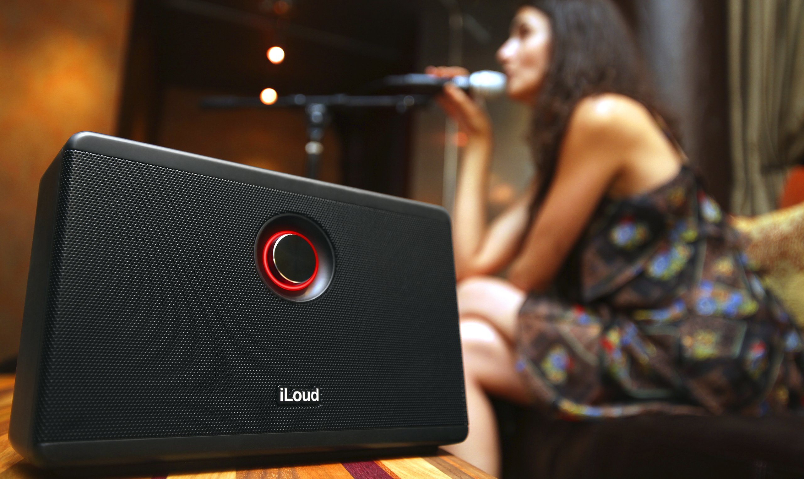 IK Multimedia iLoud Bluetooth Speaker 40 Watt Schwarz