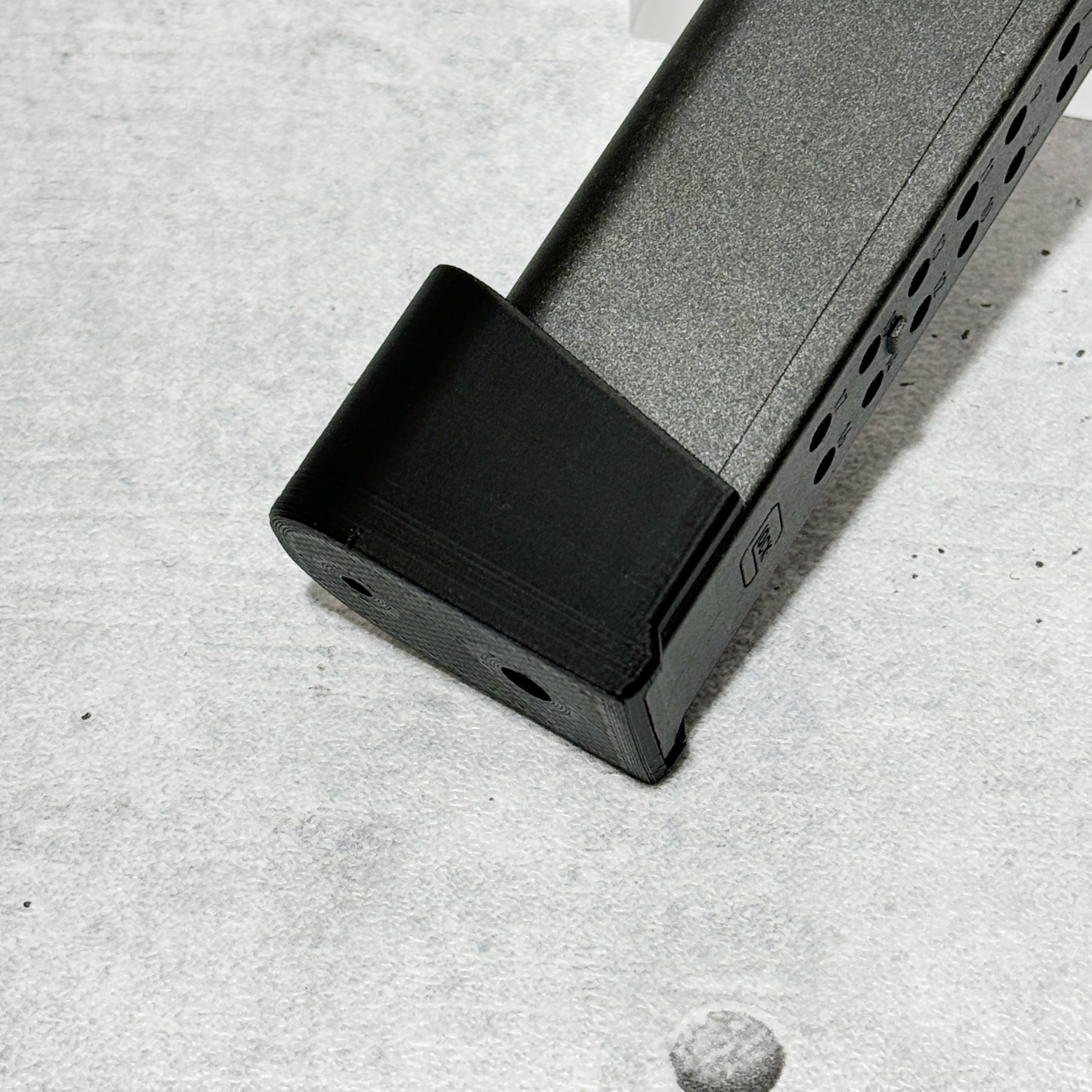 Amazon | Glock17 マガジン2.0専用 Glock19マガジンバンパー 2個セット