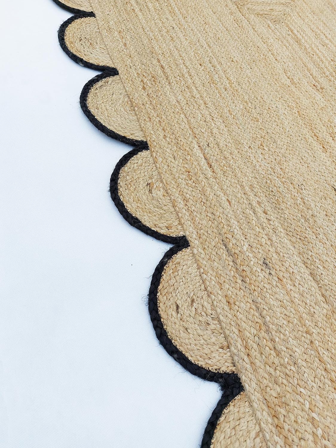Scalloped Natural Jute Area Rug, Black Trim, 2'x3'