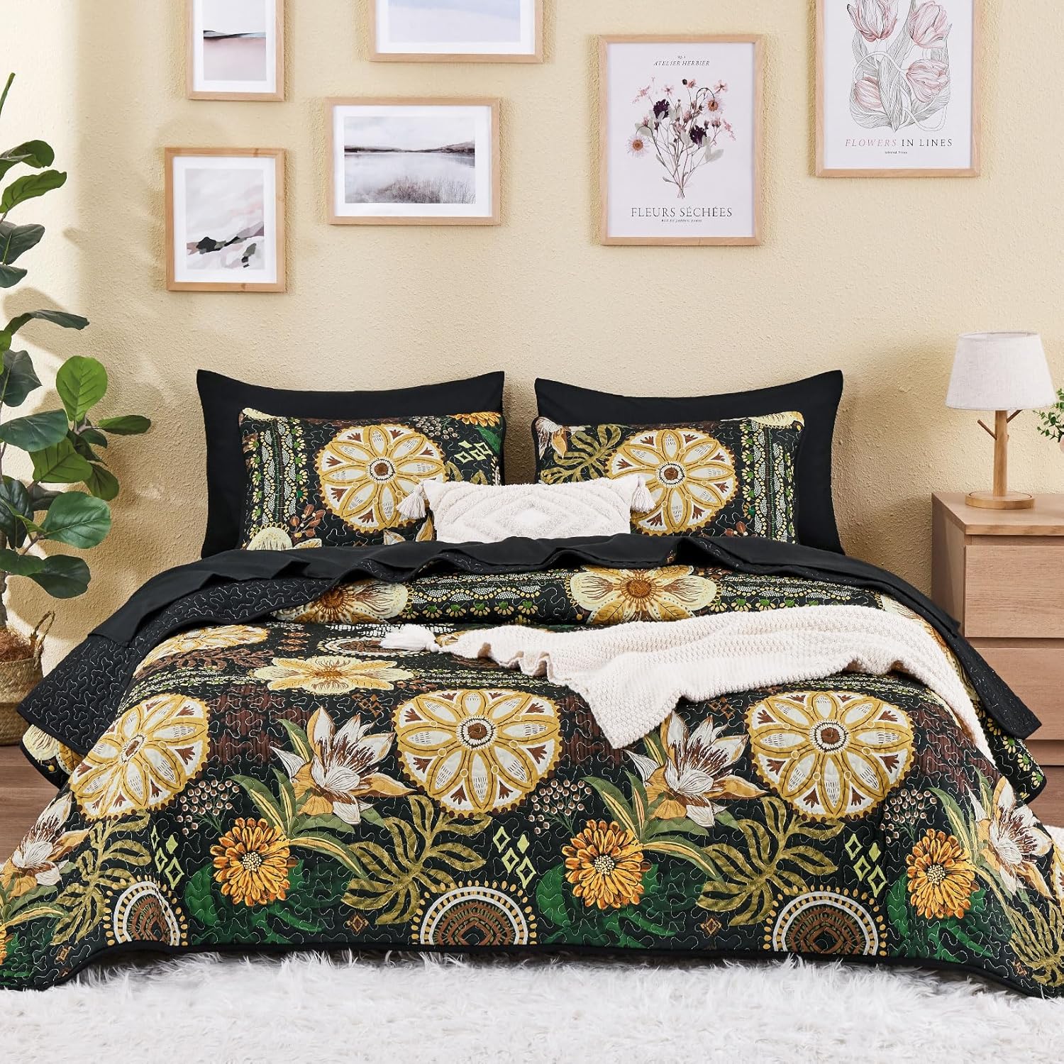 Wake In Cloud - Boho Quilt Set, Floral Bohemian Chic Farmhouse Tropical Botanical Colorful Flower Pattern, Reversible Lightweight Bedspread Coverlet, 3 Pieces, Amber Black, King Size