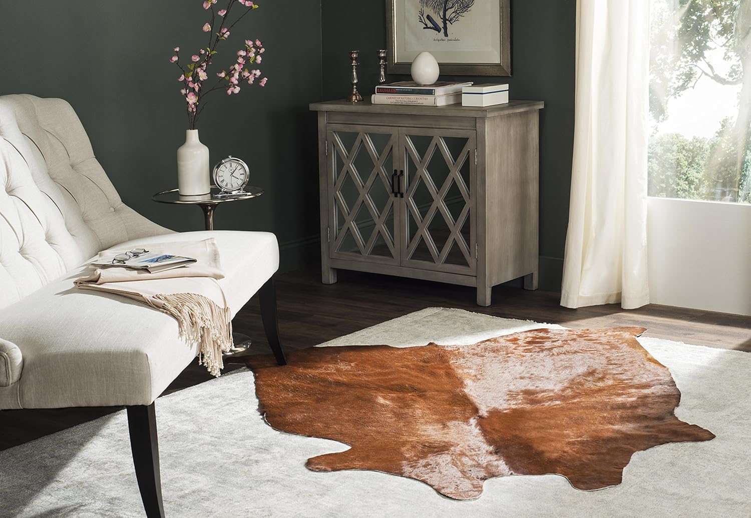 SAFAVIEH Cow Hide Collection Accent Rug - 4'7" x 5'8", Black & White, Handmade Rustic Genuine Cowhide, Ideal for High Traffic Areas in Entryway, Living Room, Bedroom (COH211B)
