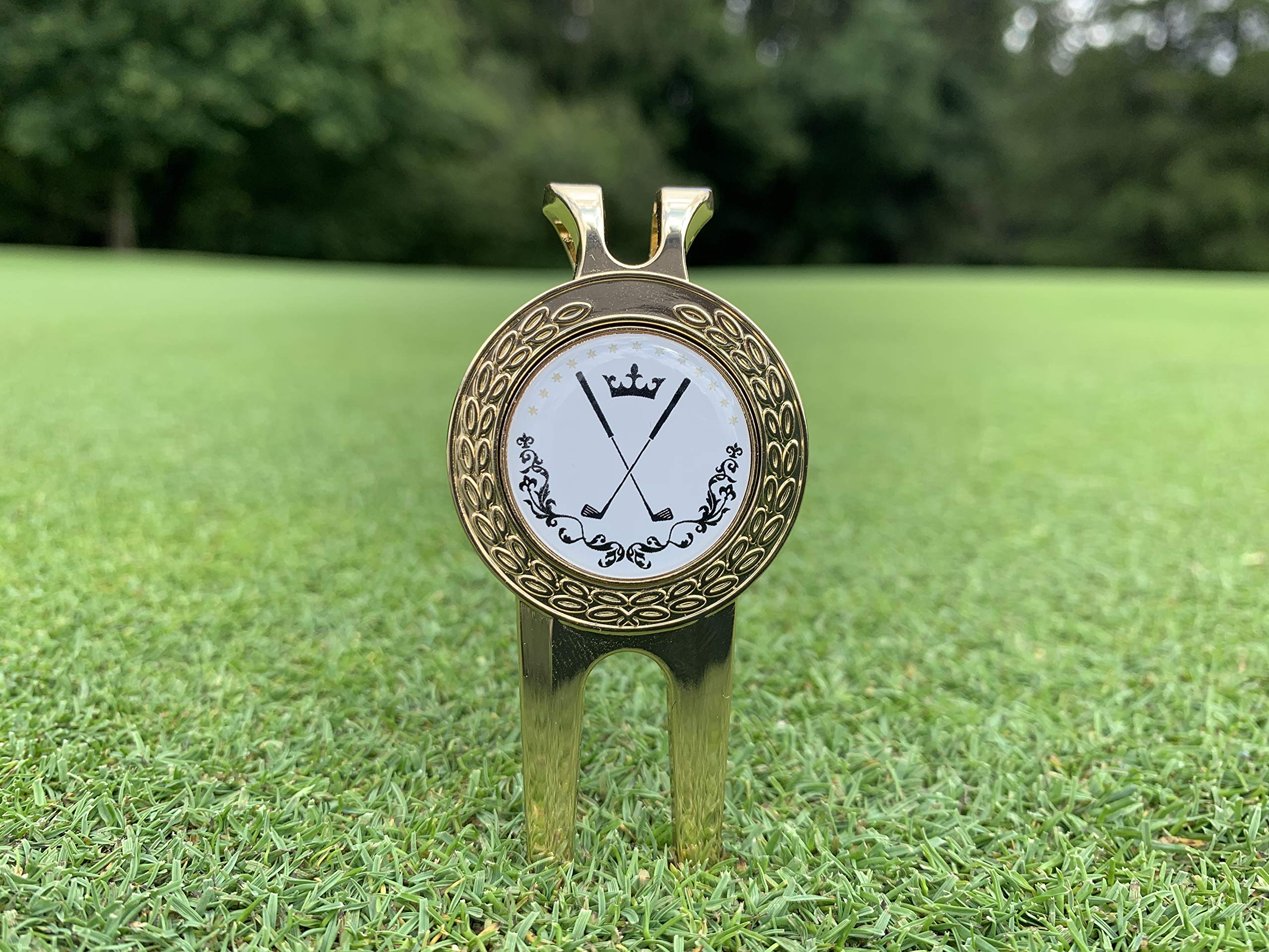 Pitchgabel Golf Divot Tool Magnet Ball Marker | Premium Qualität Ballmarker | Magnetisch Abnehmbarer Markierer | Ballmarkierung | Pitchmarken | Hochwertiger Marker | (Gold)