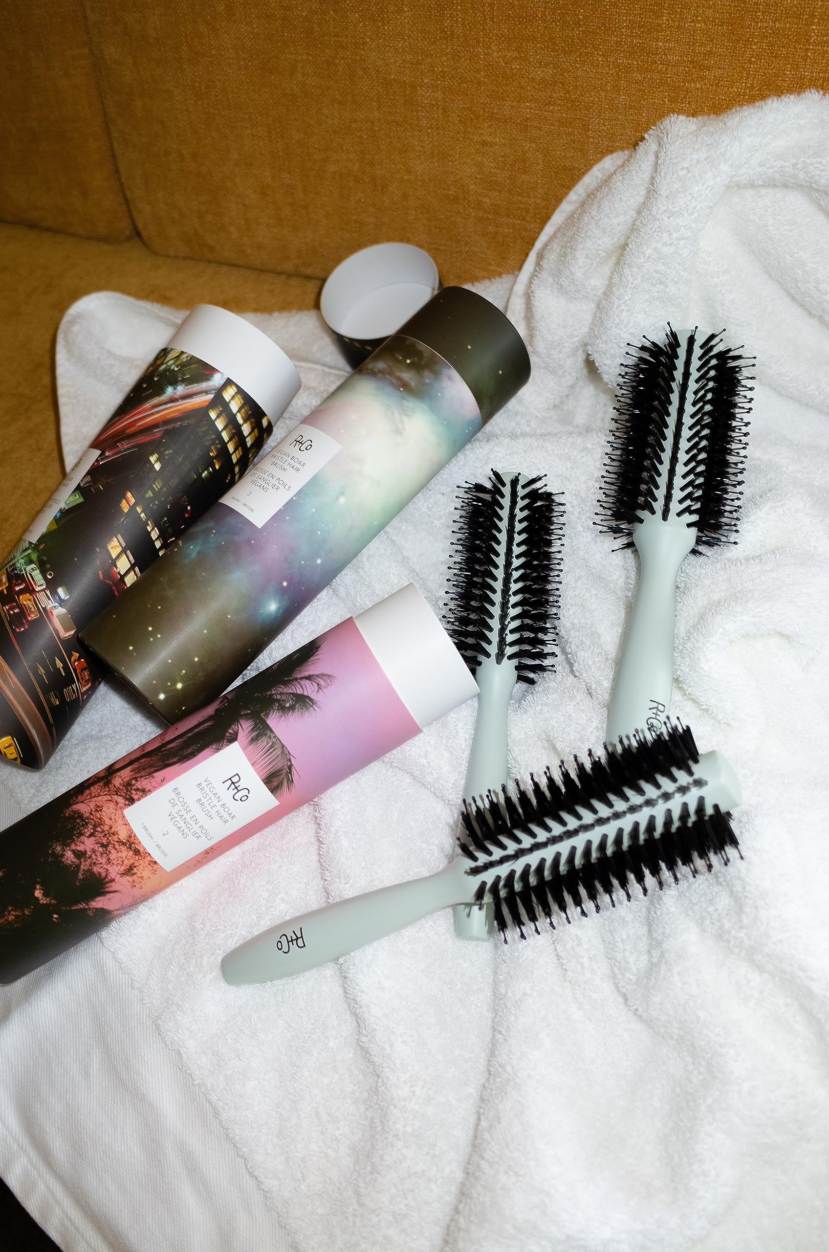 R+Co Vegan Boar Bristle Hair Brush #2 (42 mm)