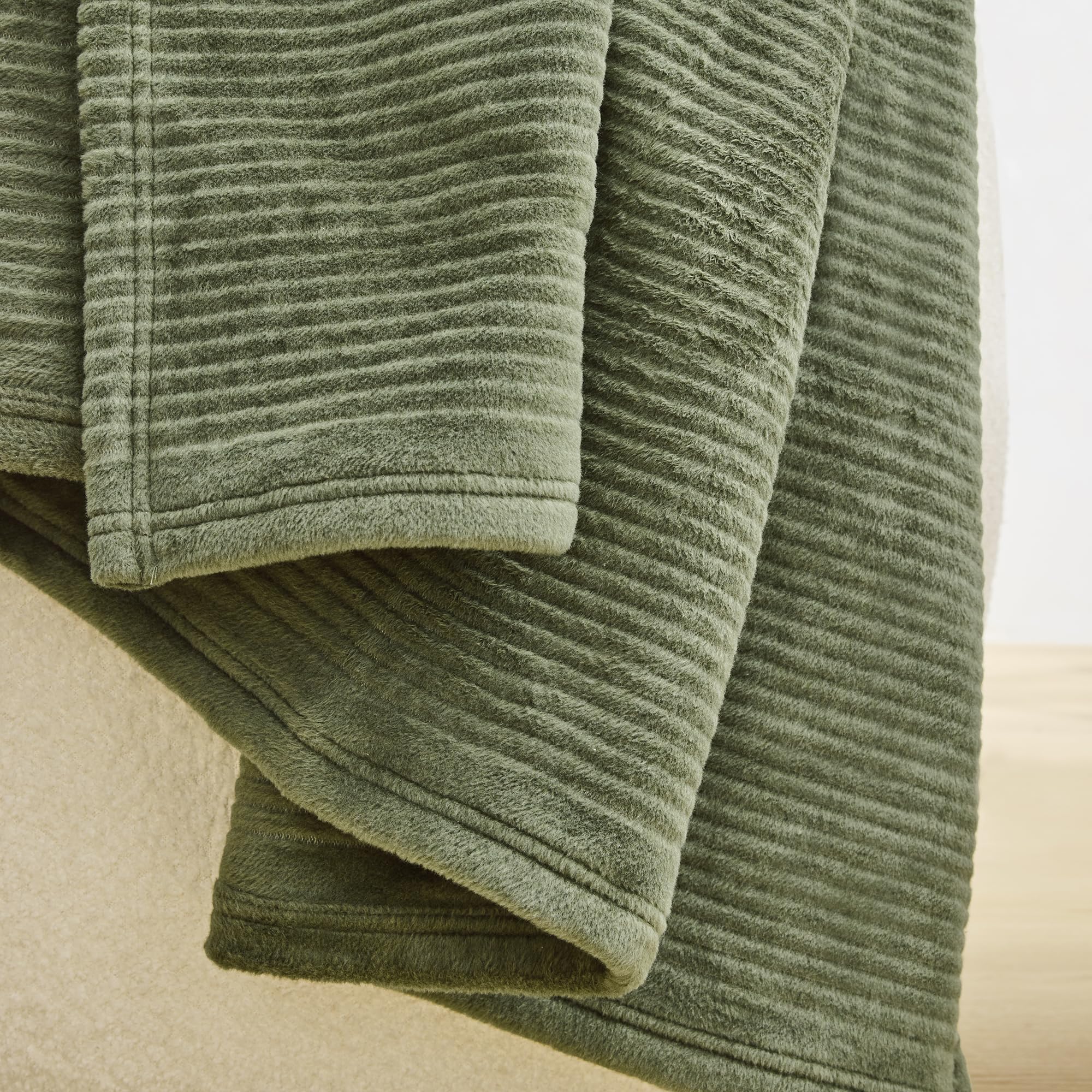 Ibena Cord Decke 150x200 cm - Baumwollmix weich, Made in Germany, warm & waschbar, Kuscheldecke grün mit Cord Struktur