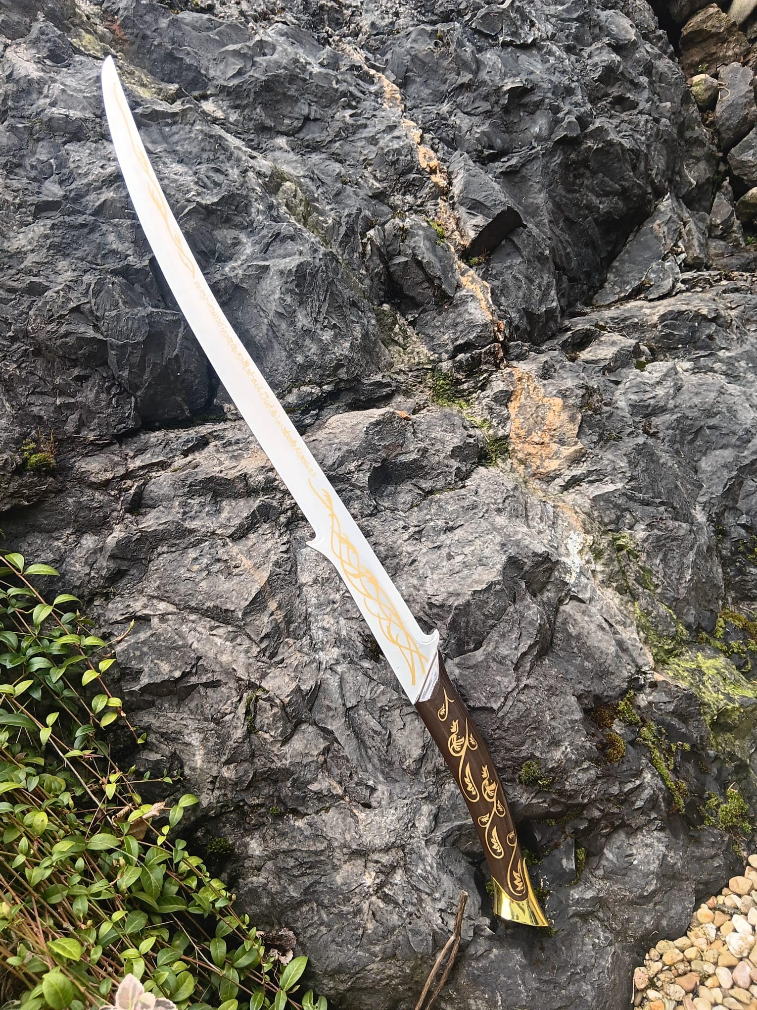 NEU Arwens Schwert Hadhafang 97,5cm lang 76cm Edelstahl Klinge 1,6kg mit edlem Schwertständer für Cosplay Replik Thema Film Movie Buch Fans Merch Sammler Mittelerde Freunde Dekoration