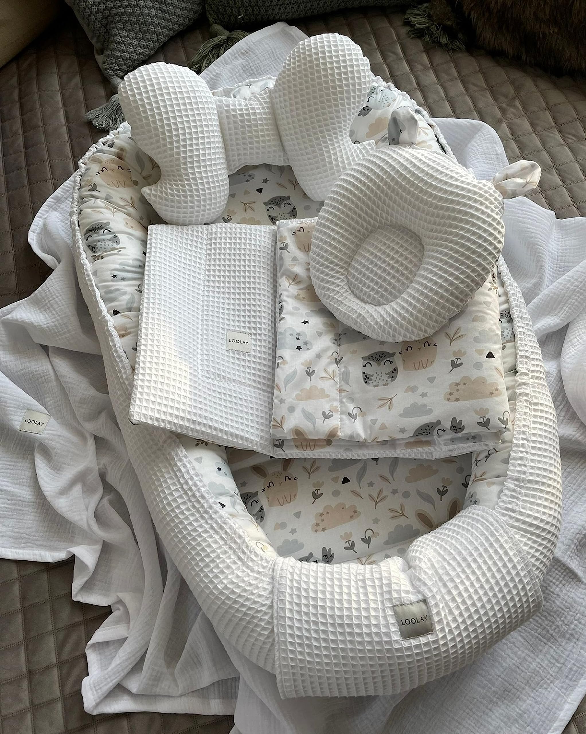 Paracolpi a nido d'ape, colore bianco, beige e bianco, per neonati, materassino da viaggio, paracolpi solo/o, in set regalo premium (paracolpi + copertura (80 x 100 cm) + farfalla + orsacchiotto)