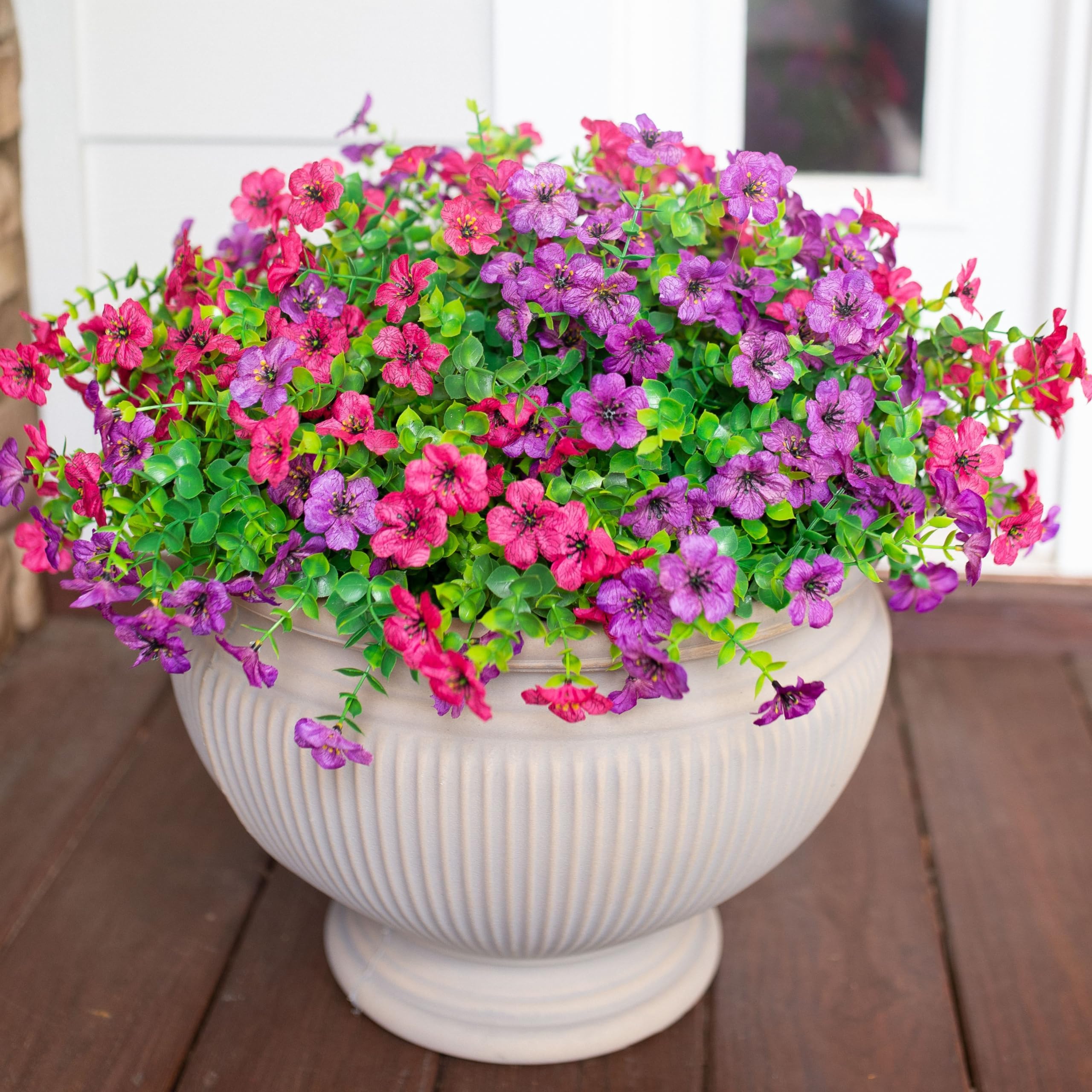 Fiori Artificiali Piante per Esterni Decorazione Primavera, 12 Mazzi di Fiori Finti in Seta Colorati con Margherite ed Eucalipto Realistiche Resistenti ai Raggi UV (Magenta Viola)