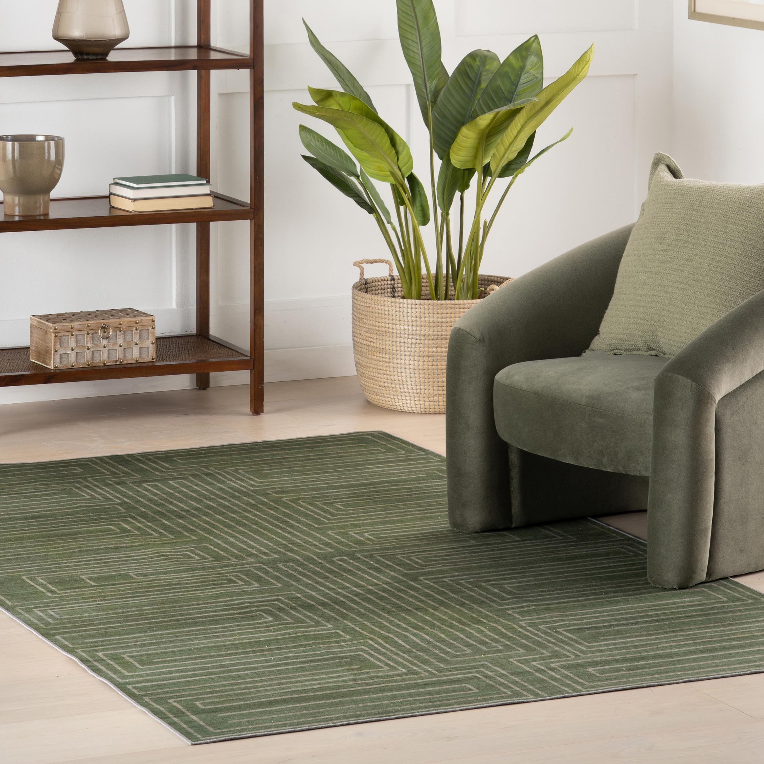 Tapis géométrique lavable NuLOOM vert sous la table de salle à manger