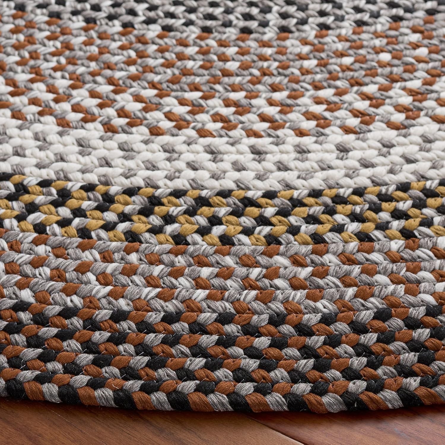 SAFAVIEH Washable Rug Outdoor Braided Collection - 5' Round, Brown & Multi, Handmade & Reversible, Non-Shedding & Easy to Clean, Ideal for Patio, Backyard, Deck, Kitchen, Mudroom (BRD308T)