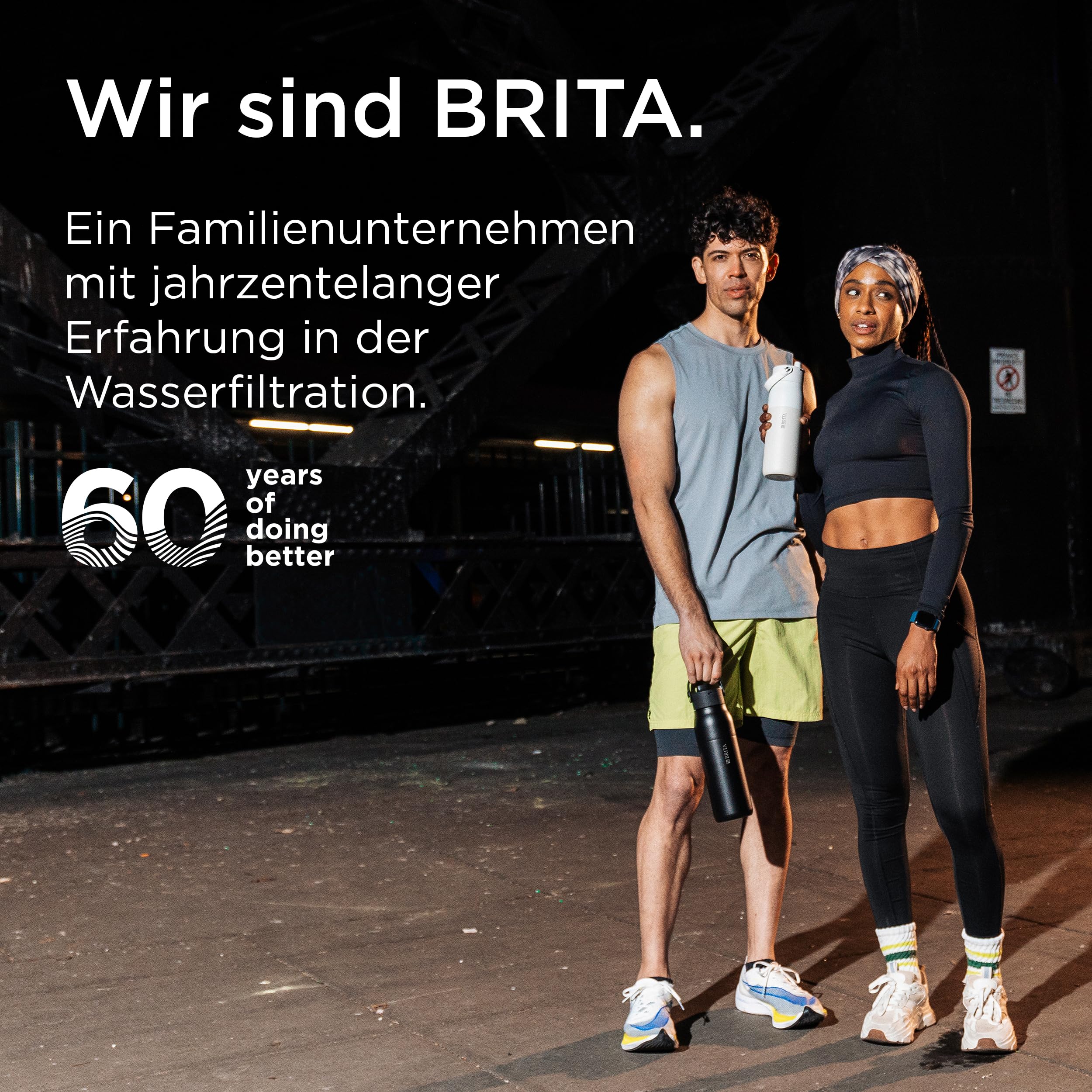BRITA LARQ Essential Filter Trinkflasche mit Strohhalm grün (1 Liter) | Edelstahl Wasser-Flasche, doppelwandige Isolierung (24h kalt), Aktivkohle Wasserfilter, filtert PFAS, Chlor & mehr