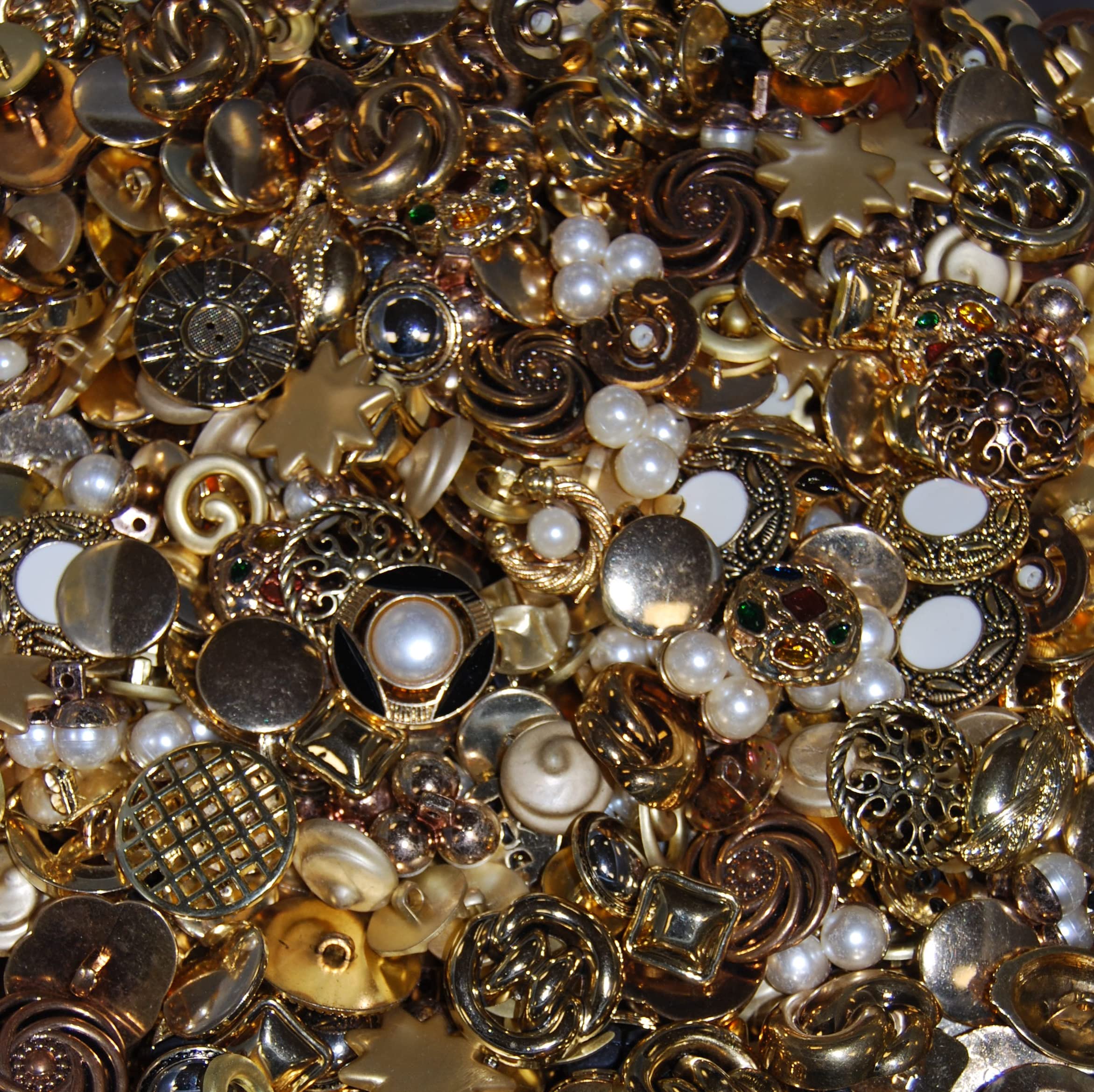 Large Shiny Buttons - Mixed Sizes of L ARGE Shiny Gold, Silver & Mixed Buttons for Sewing and Crafting (Gold, Pack of 250g)