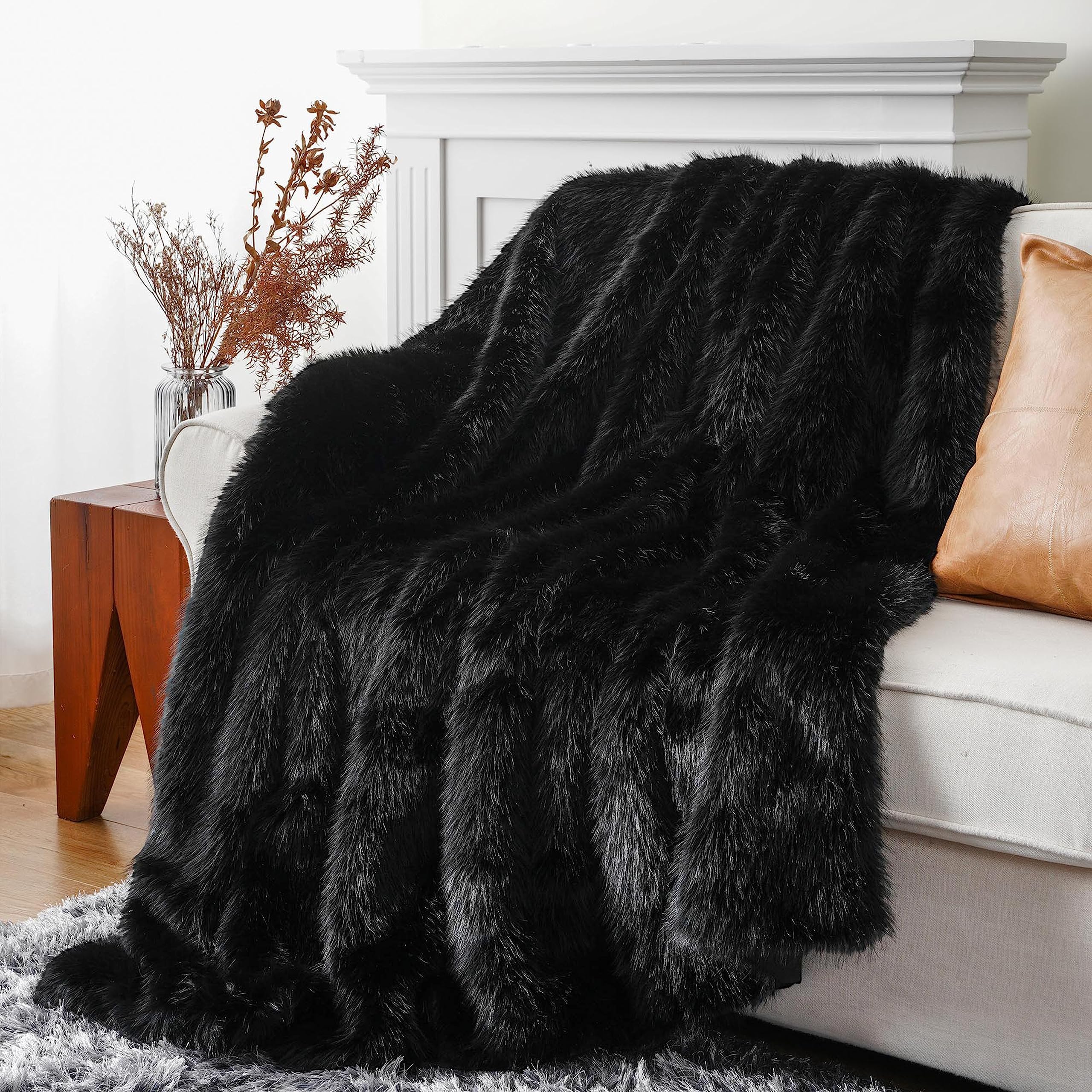 BATTILO HOME Faux Fur Blanket Black Throw 125x150cm, Thick Warm Soft Fluffy Blankets for Bed, Luxury Plush Fuzzy Cozy Fur Blanket with Long Pile, Black Fur Throws for Sofa Couch Chair Home Decor
