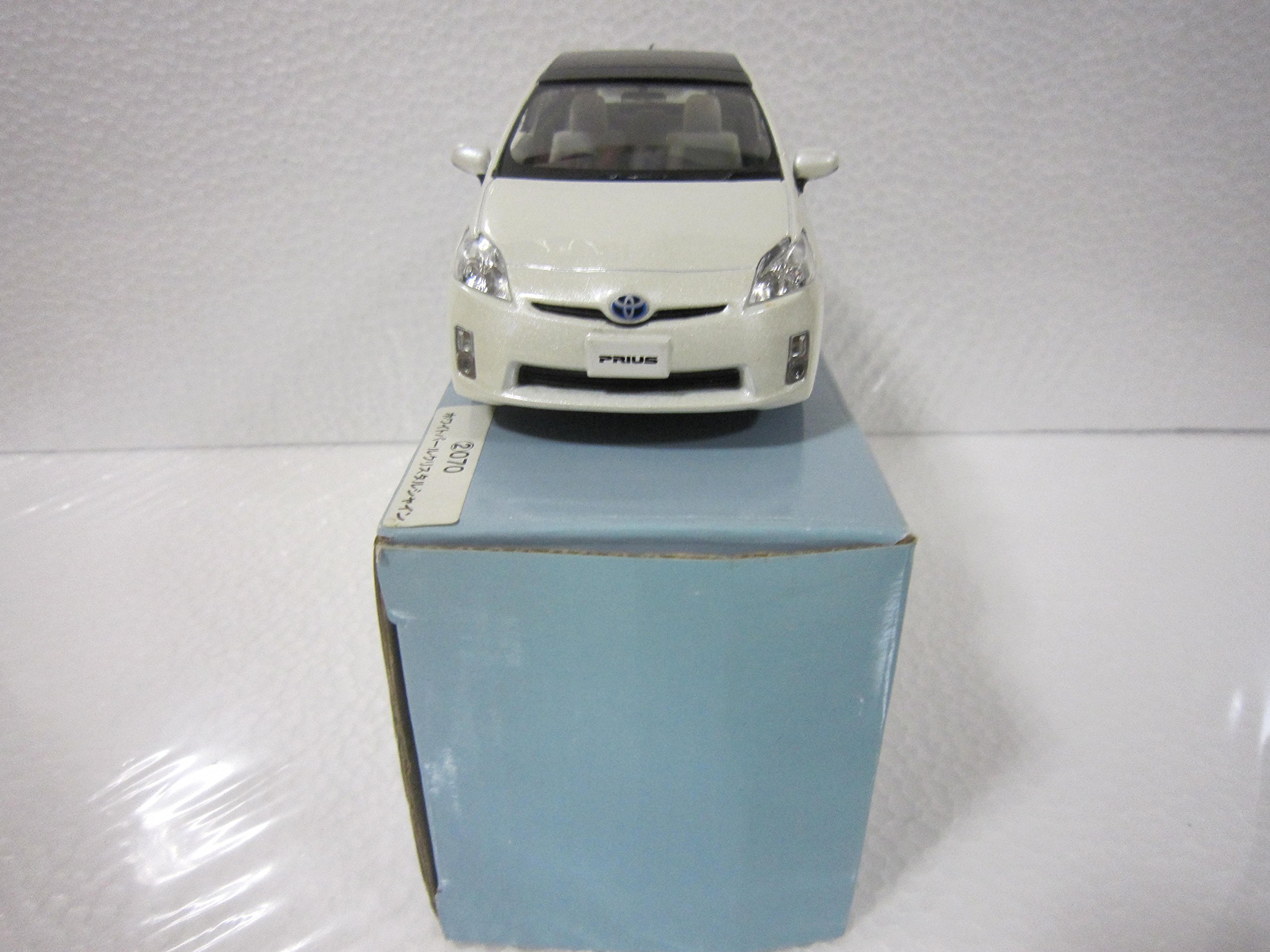 プリウス ミニカー 1/30スケール ホワイト Amazon | トヨタ・プリウス 1/30スケールミニカー 070 ホワイト