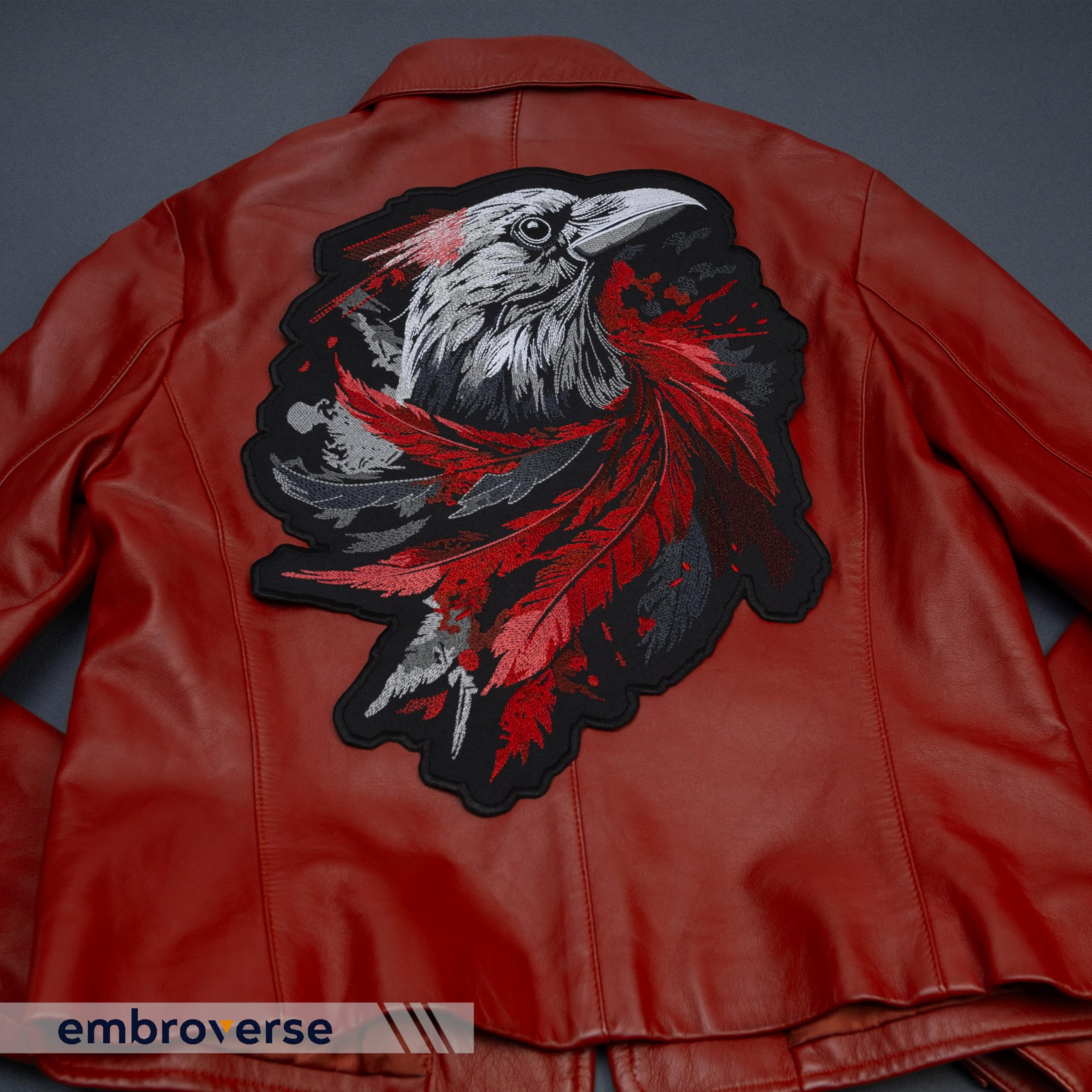 EMBROVERSE Parche de espalda de cuervo oscuro, pájaro gótico de plumas rojas sangre, declaración de córvid mística, bordado de alta calidad para chaquetas y manualidades, 11.2 x 13.9 pulgadas