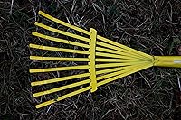 Vista 4 de JustForKids - Juego de herramientas de jardín para niños, rastrillo, pala, azada y rastrillo de hojas, tamaño reducido, hecho de cabezas de acero