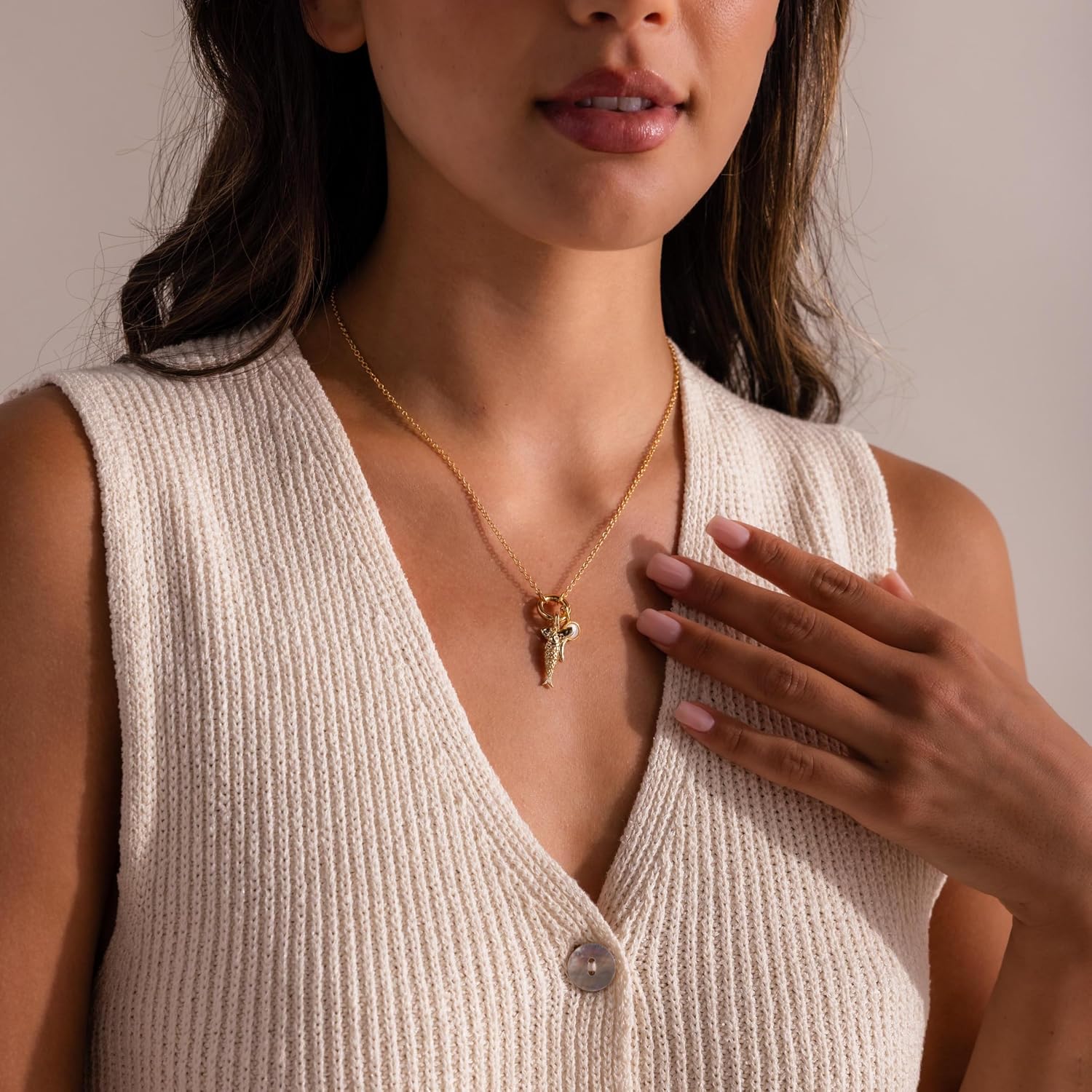 CAITLYNMINIMALIST Dainty Gold Pendant for Necklace or Bracelet, Mini Summer Sea Charm, Shark tooth, Fish, Starfish, 18K Gold Plated Jewelry, Gift for Her