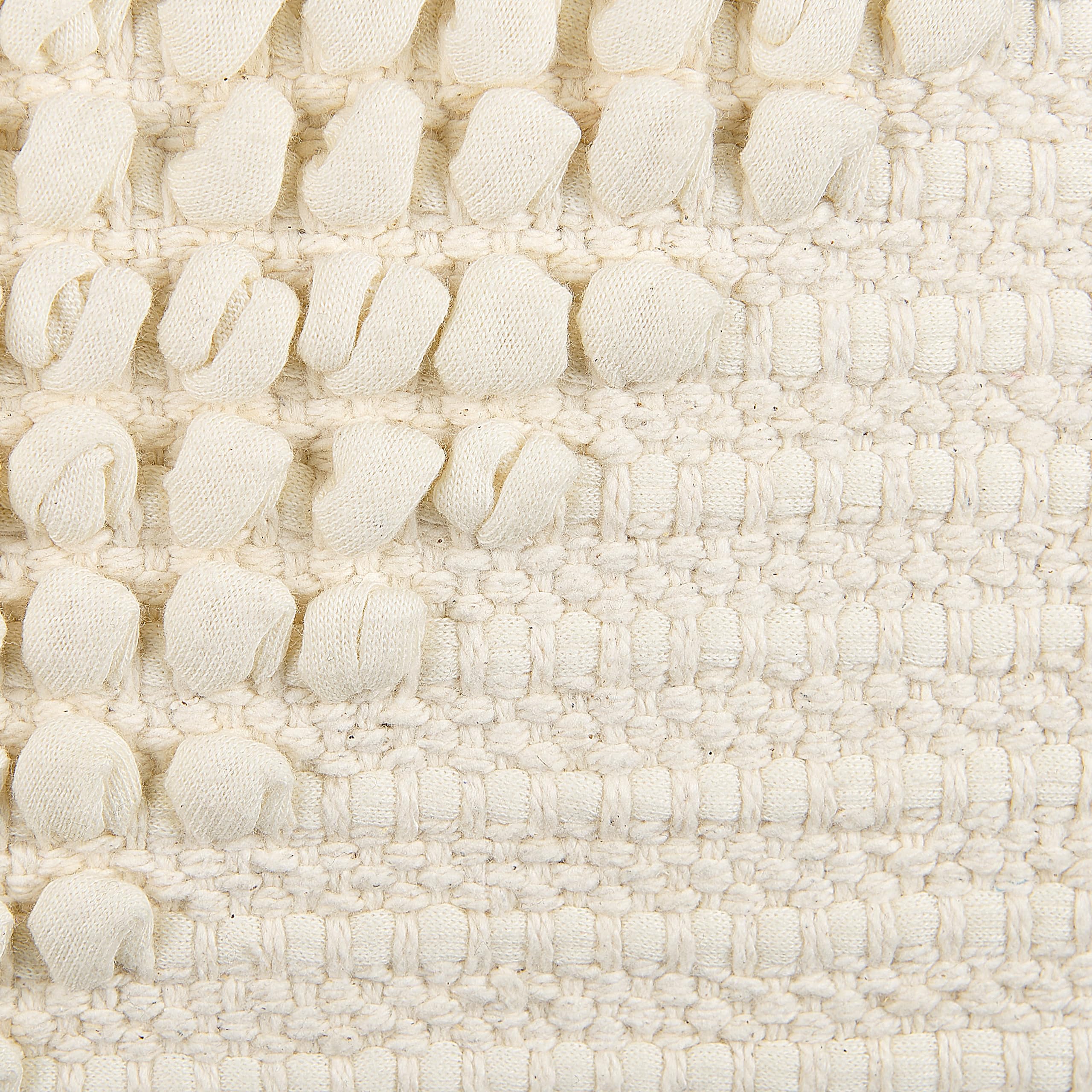 Beliani Conjunto de 2 Cojines Decorativos con diseño Elegante 45 x 45 cm Accesorio Beige Claro Pellaea