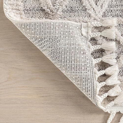 Miniatura 5 de nuLOOM Ansley - Alfombra marroquí con borlas, de 2 pies 6 pulgadas x 8 pies, color gris claro, diseño bohemio con textura alta-baja, pelo alto de