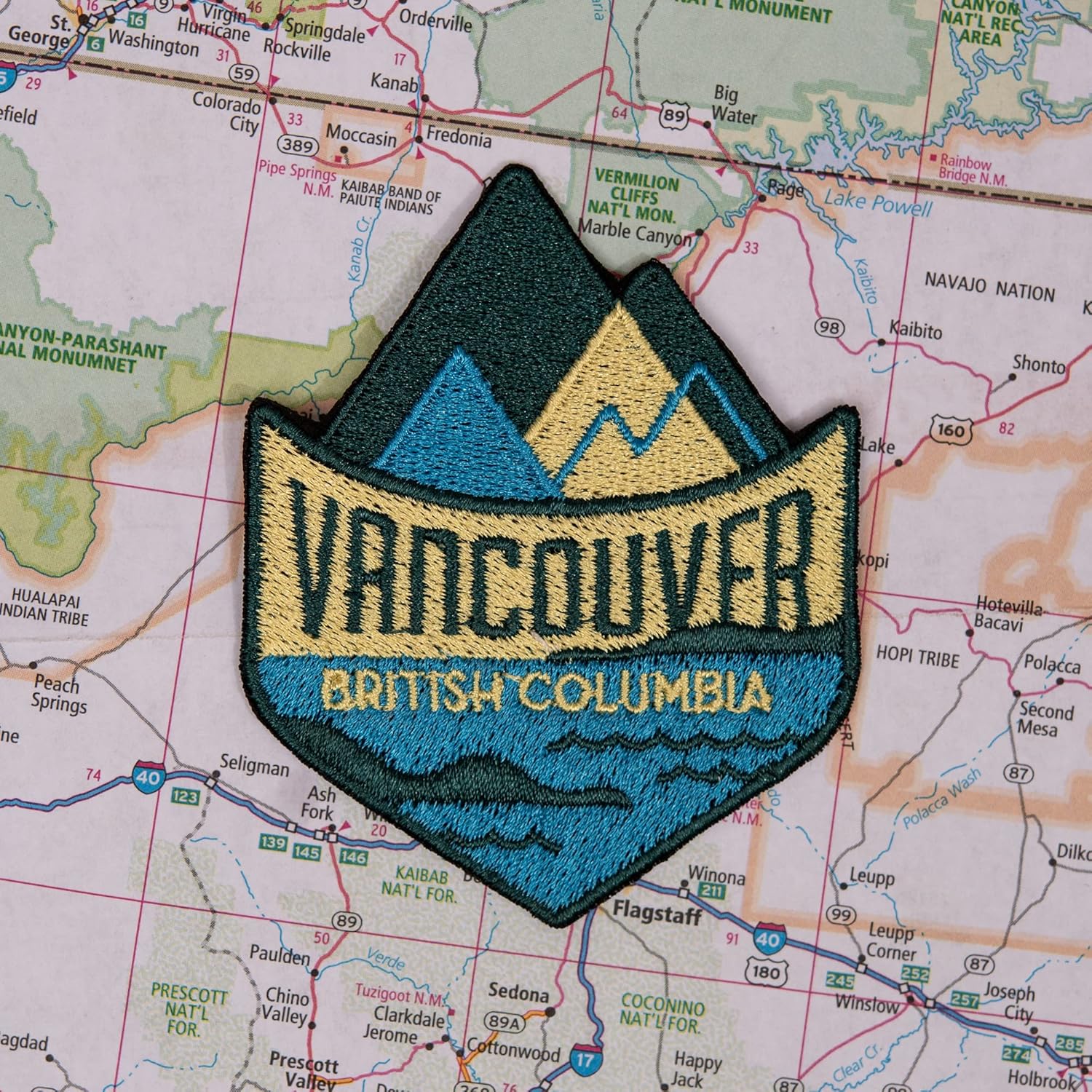 Vagabond Heart バンクーバー ブリティッシュコロンビア旅行パッチ - 海と山 / バックパックや荷物のお土産に最適 /