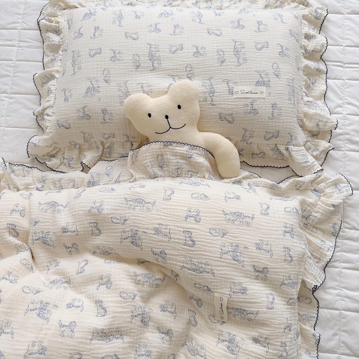 AOJIM Cotton Muslin Pillowcase with Cute Cat Patterns, Super Soft Breathable Pillowcase 1PC for Kids Adults, Ruffled Edges Enveloped Pillow Cover for Room Decor, Machine Washable, 36x20 Inches