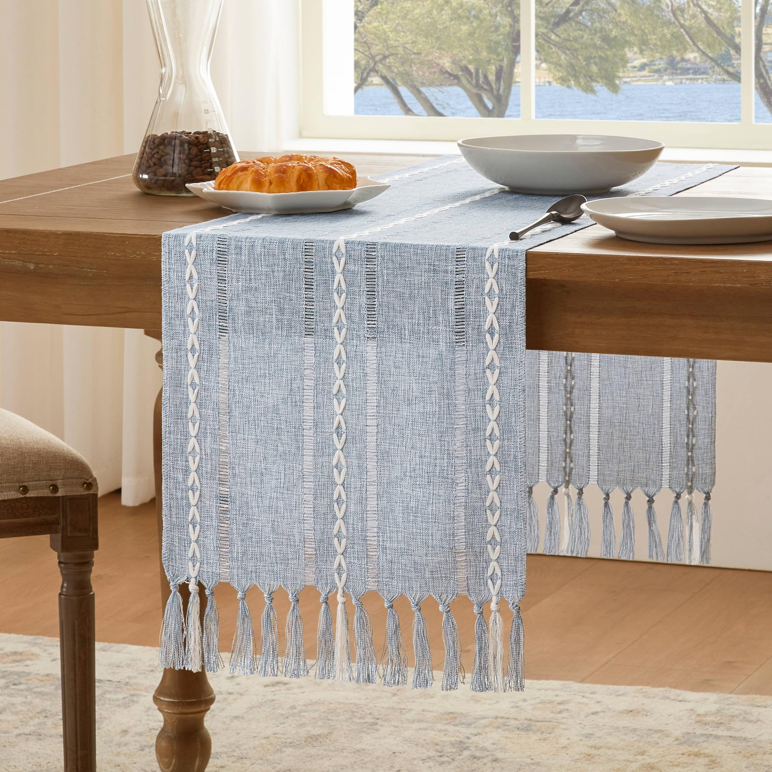 Camino de mesa de estilo rústico con vainica, azul de 13 x 36 pulgadas, camino de mesa de lino y algodón de 36 pulgadas de largo, bordado a rayas azules, bohemio, decoración rústica para el