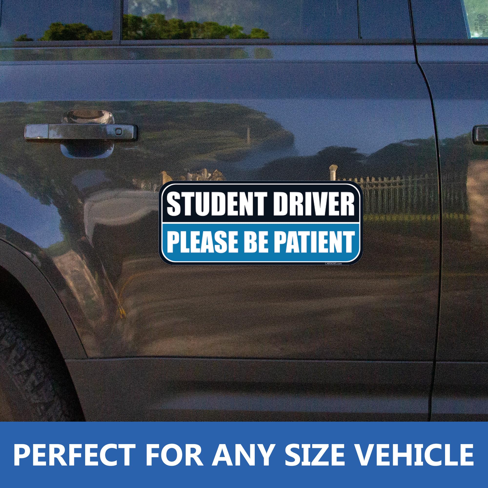 HTH Inc Naklejka dla ucznia kierowcy magnes do samochodu (czarno-niebieski) - wysoce odblaskowy magnes "Please Be Patient Student" Driver dla uczniów, znak bezpieczeństwa pojazdu dla uczniów (25 x 10