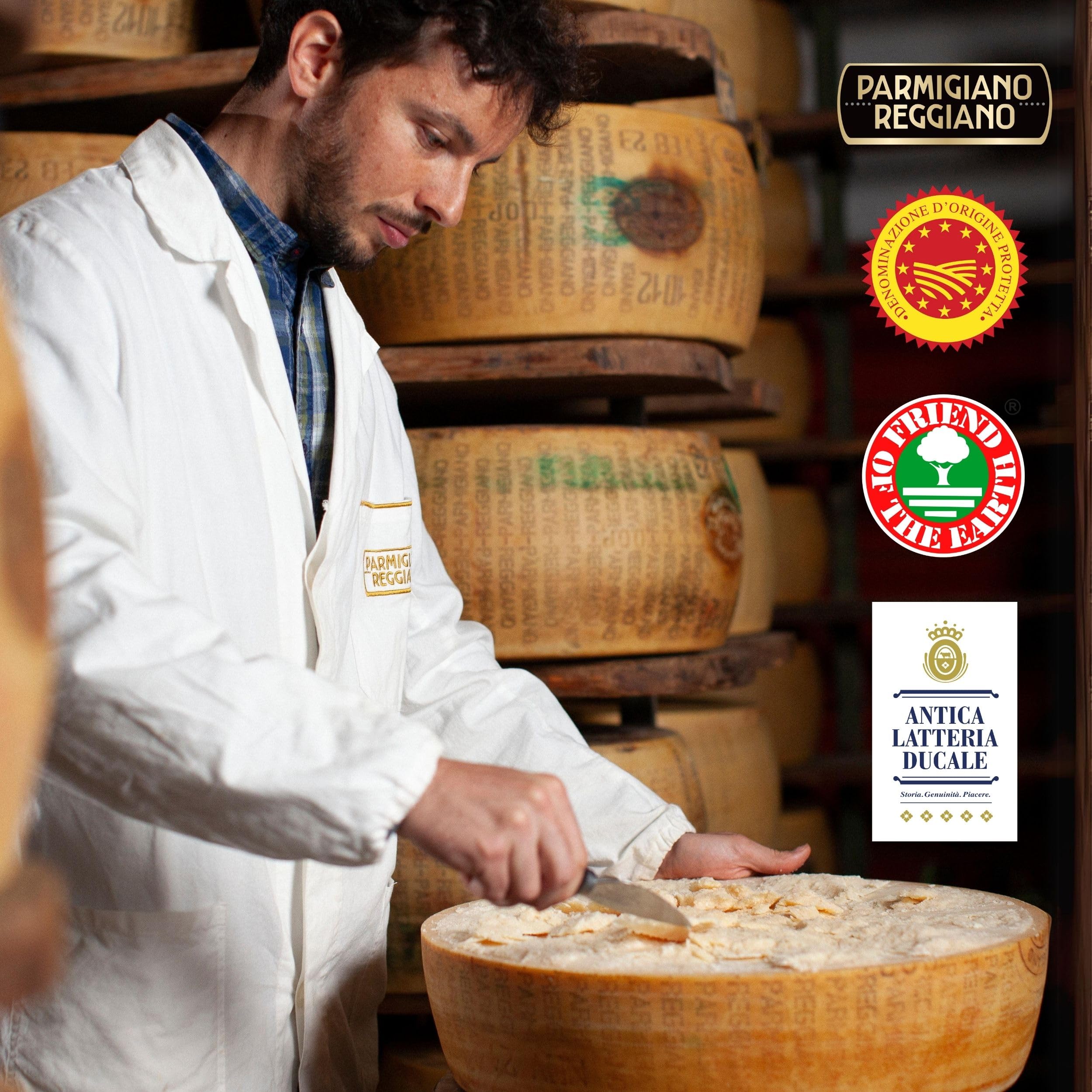 Parmigiano Reggiano Dop 40 mesi da Allevamento e Agricoltura Sostenibili - Premiata Produzione Artigianale dal 1949 - Formaggio Naturalmente Privo di Lattosio ANTICA LATTERIA DUCALE (1kg - 2pz)