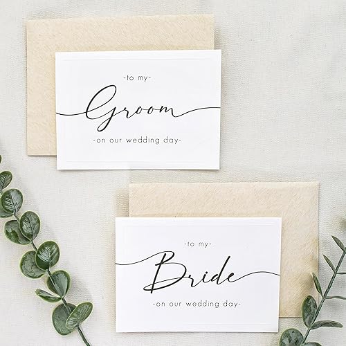 Juego de 2 tarjetas para el día de la boda de la novia y el novio, cartulina texturizada de lino, escritura elegante, plegada de 4.875 x 3.75