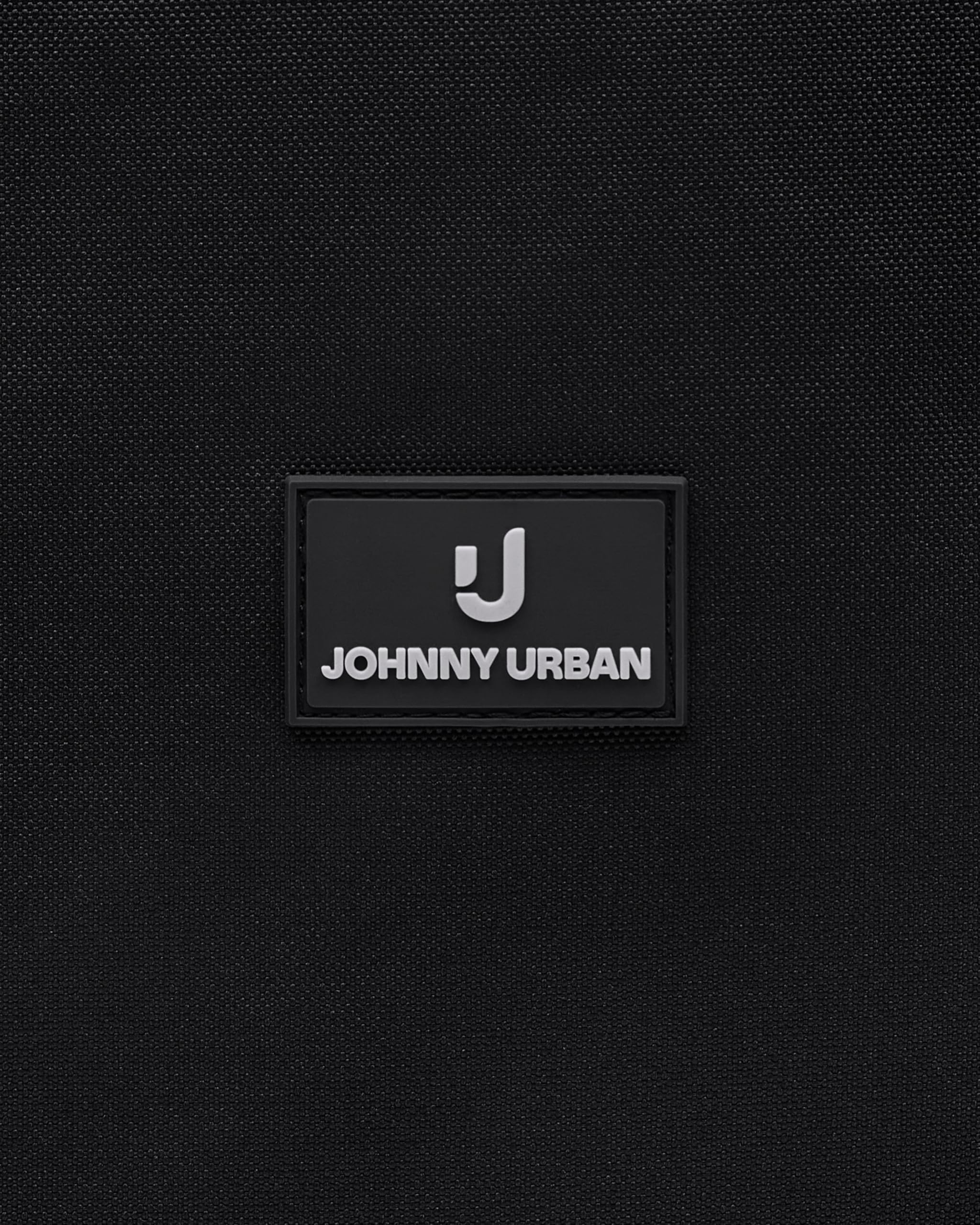 Johnny Urban Reiserucksack Schwarz - Kian Large - Rucksack Handgepäck Flugzeug für Damen & Herren - Großer Travel Tagesrucksack mit 16 Zoll Laptopfach - Reisetasche 25l