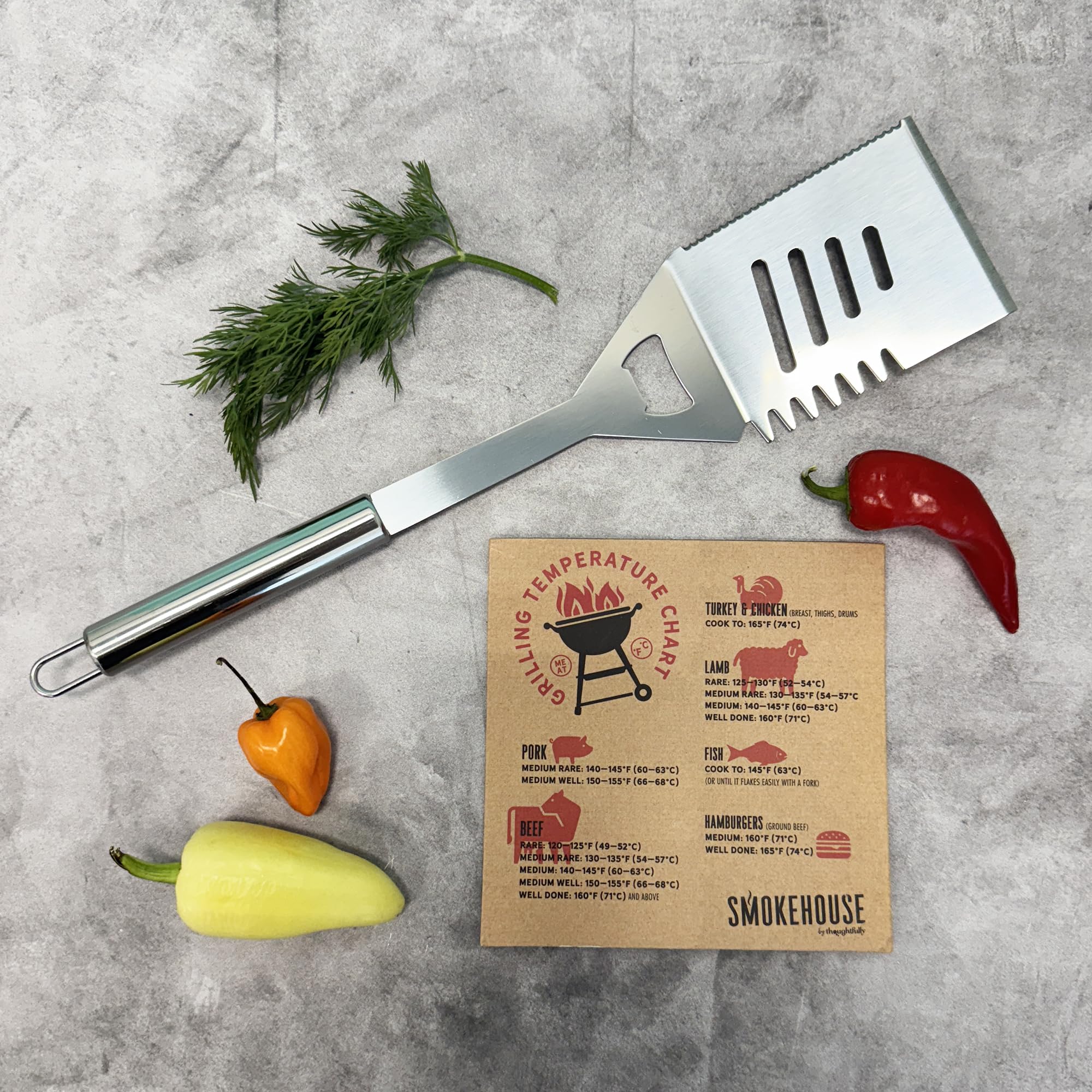 Smokehouse by Thoughtfully, juego de barbacoa de especias para parrilla, incluye espátula para barbacoa, imán y 15 condimentos y condimentos sabrosos, gran regalo para vacaciones, hombres, papá