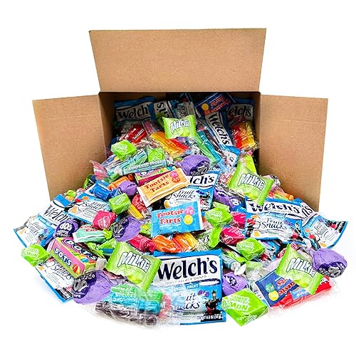 Paquete variado de dulces para fiestas, caja de 8 libras, batido cremoso de leche TWIZZLERS, paletas y masticables de frutas